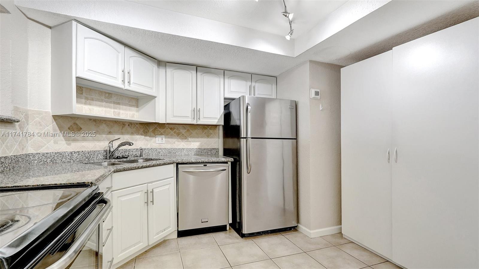 3000 E Sunrise Blvd # 6B