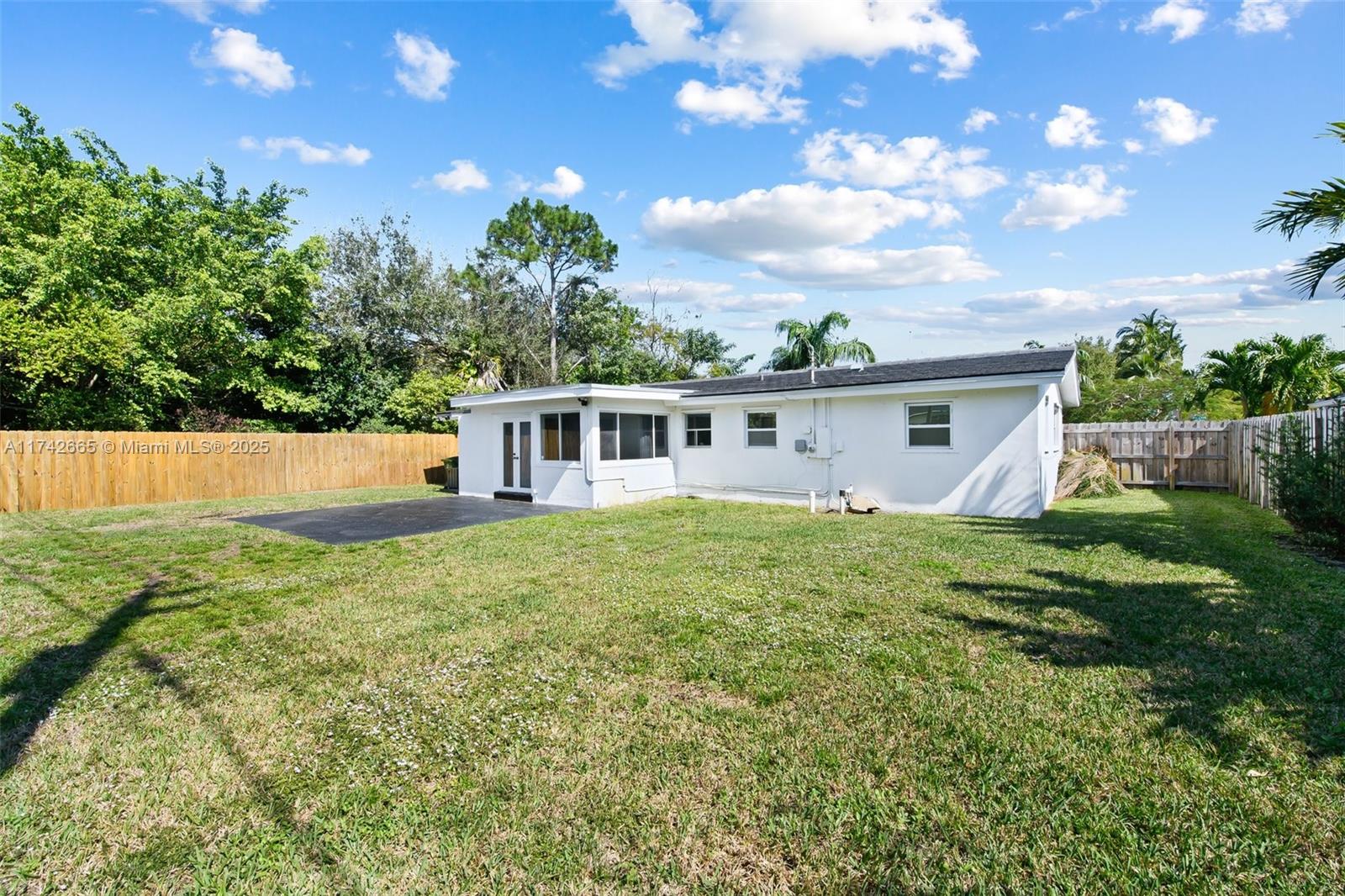 2833 NW 7th Ave # 0