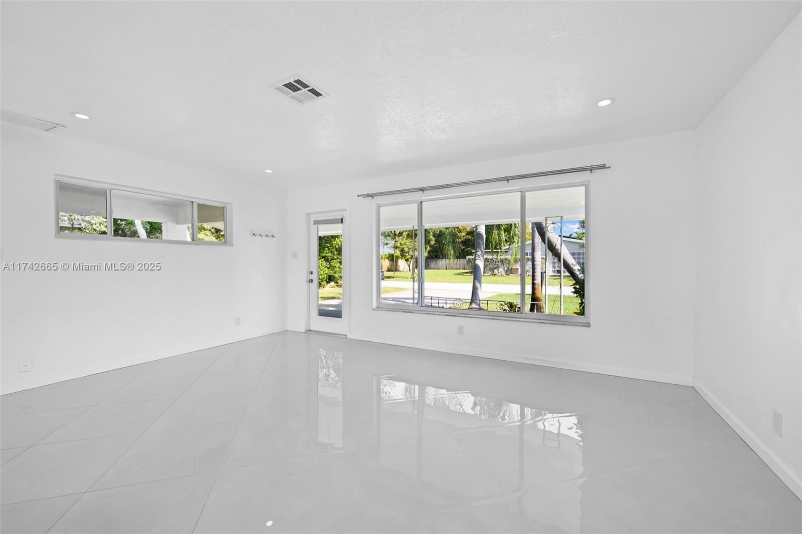 2833 NW 7th Ave # 0