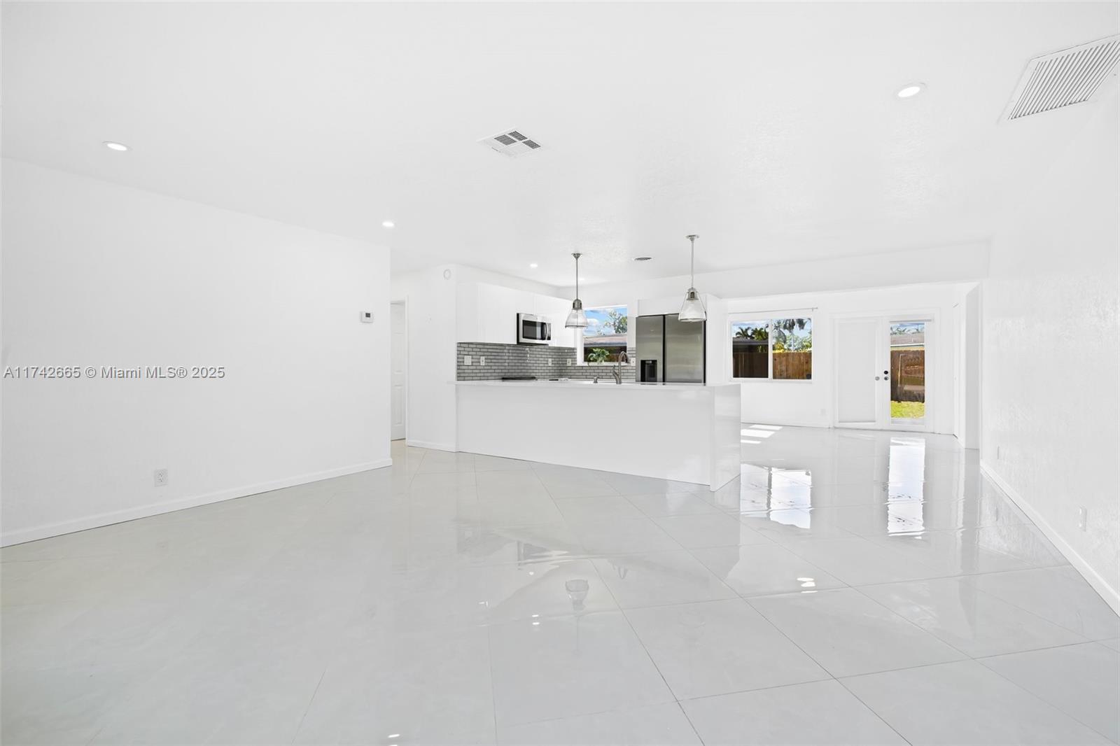 2833 NW 7th Ave # 0