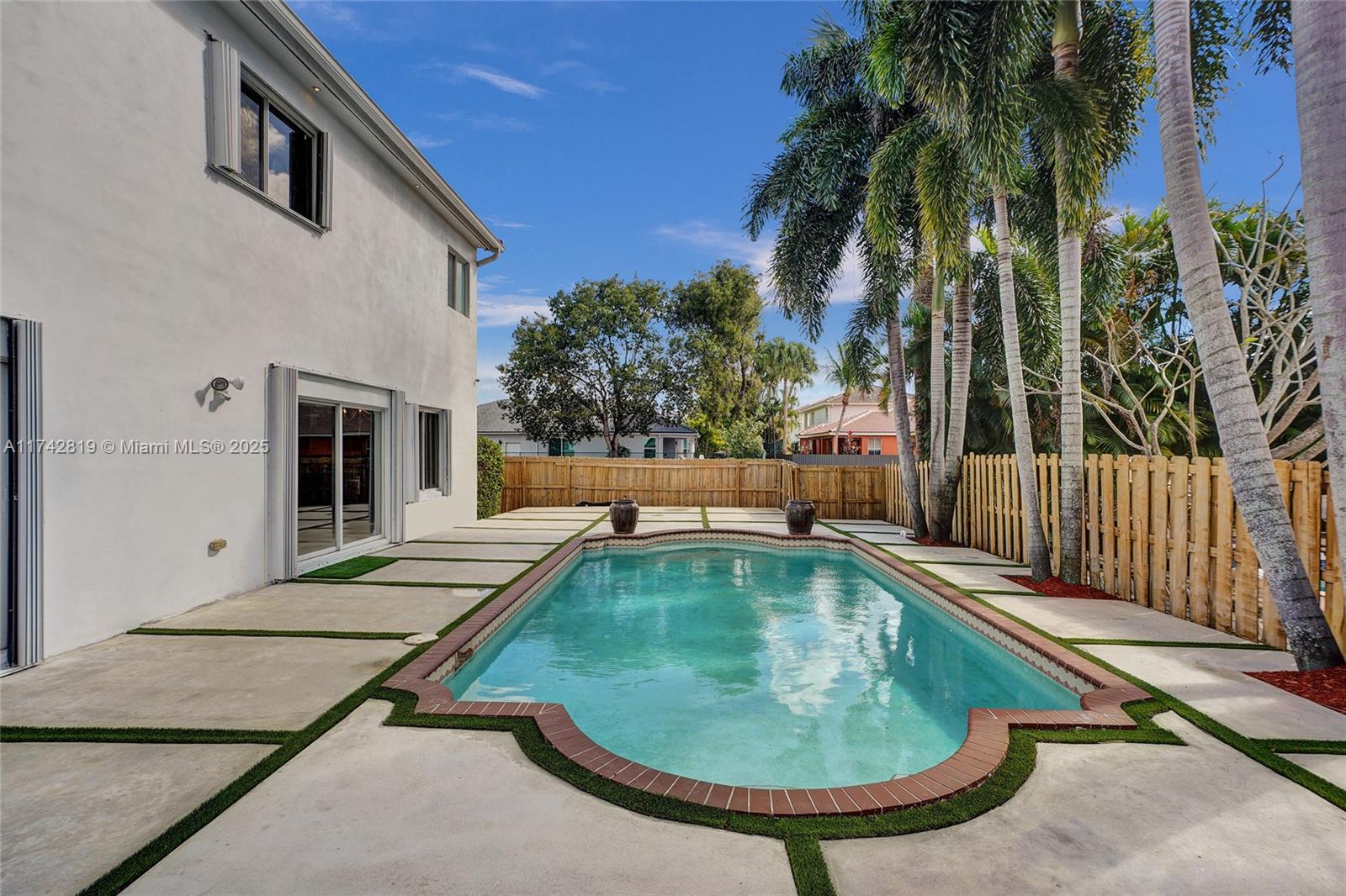 15200 SW 10th St
