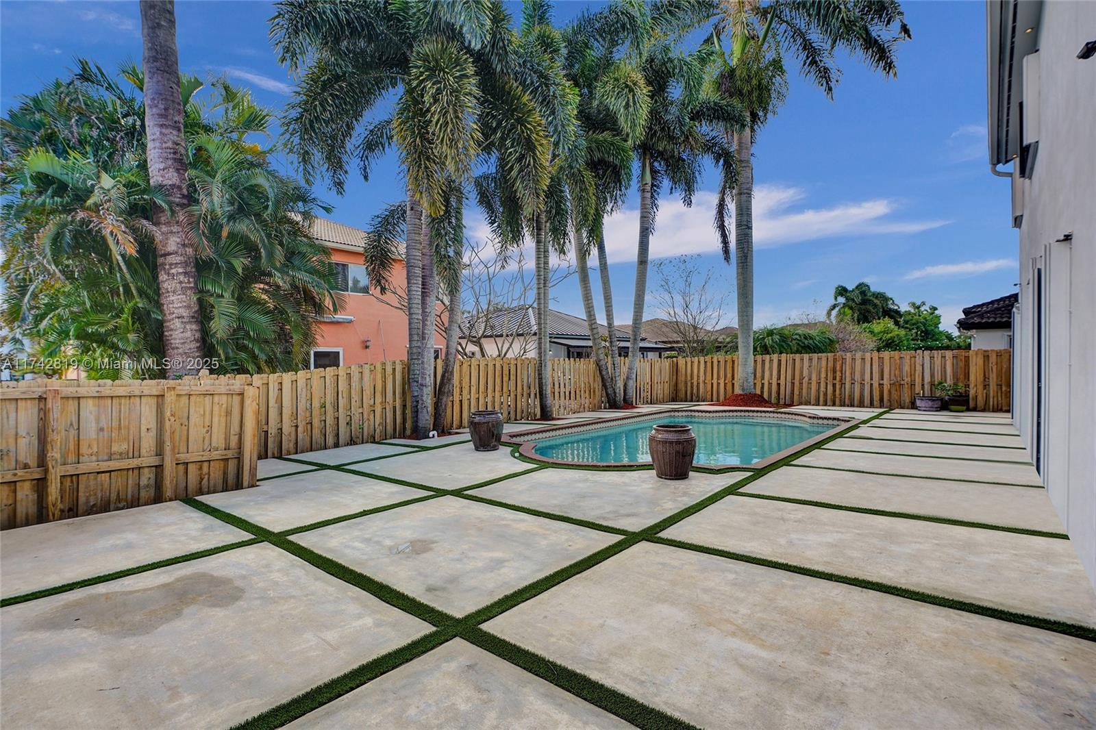 15200 SW 10th St