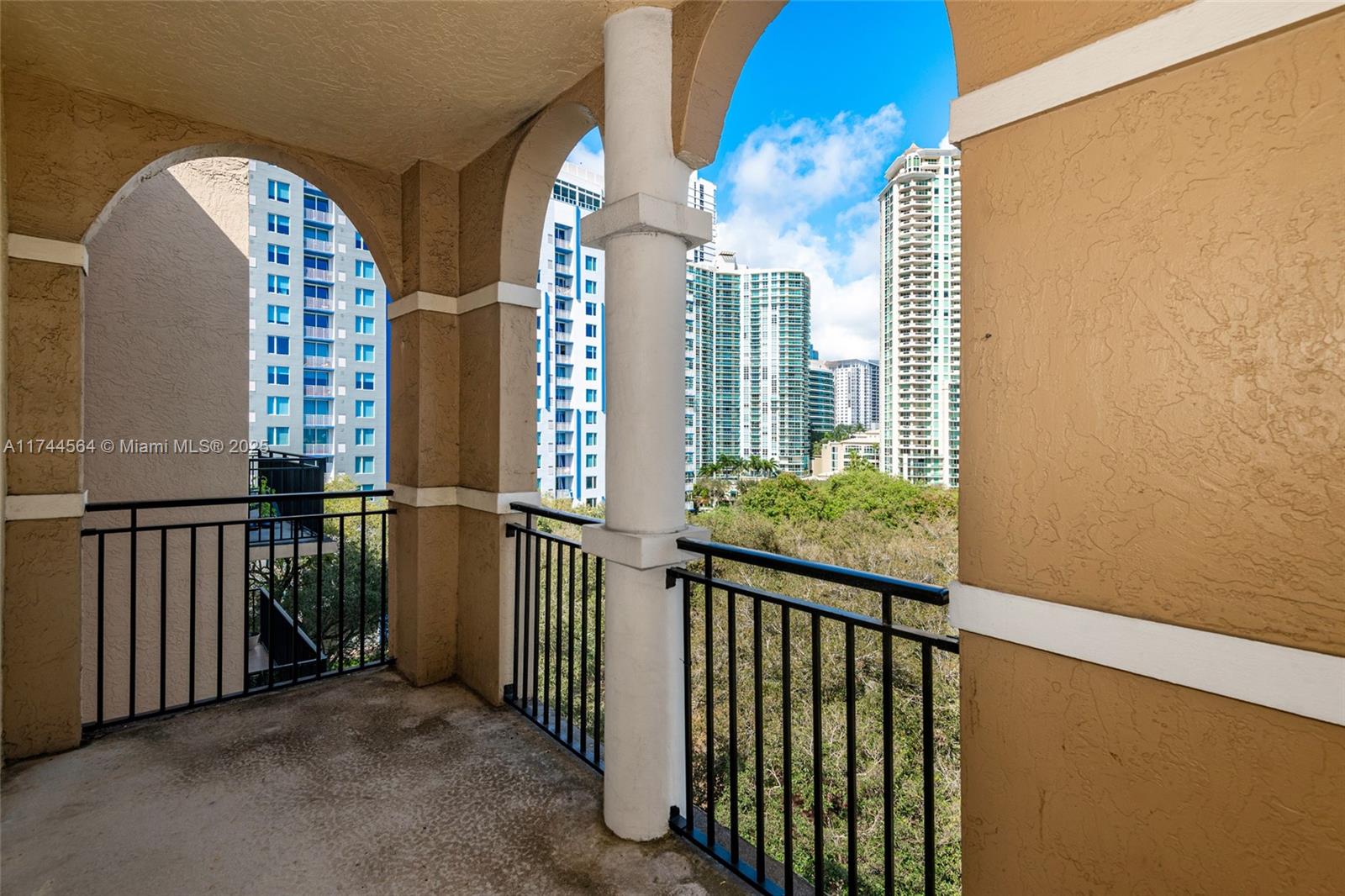 520 SE 5th Ave # 2708