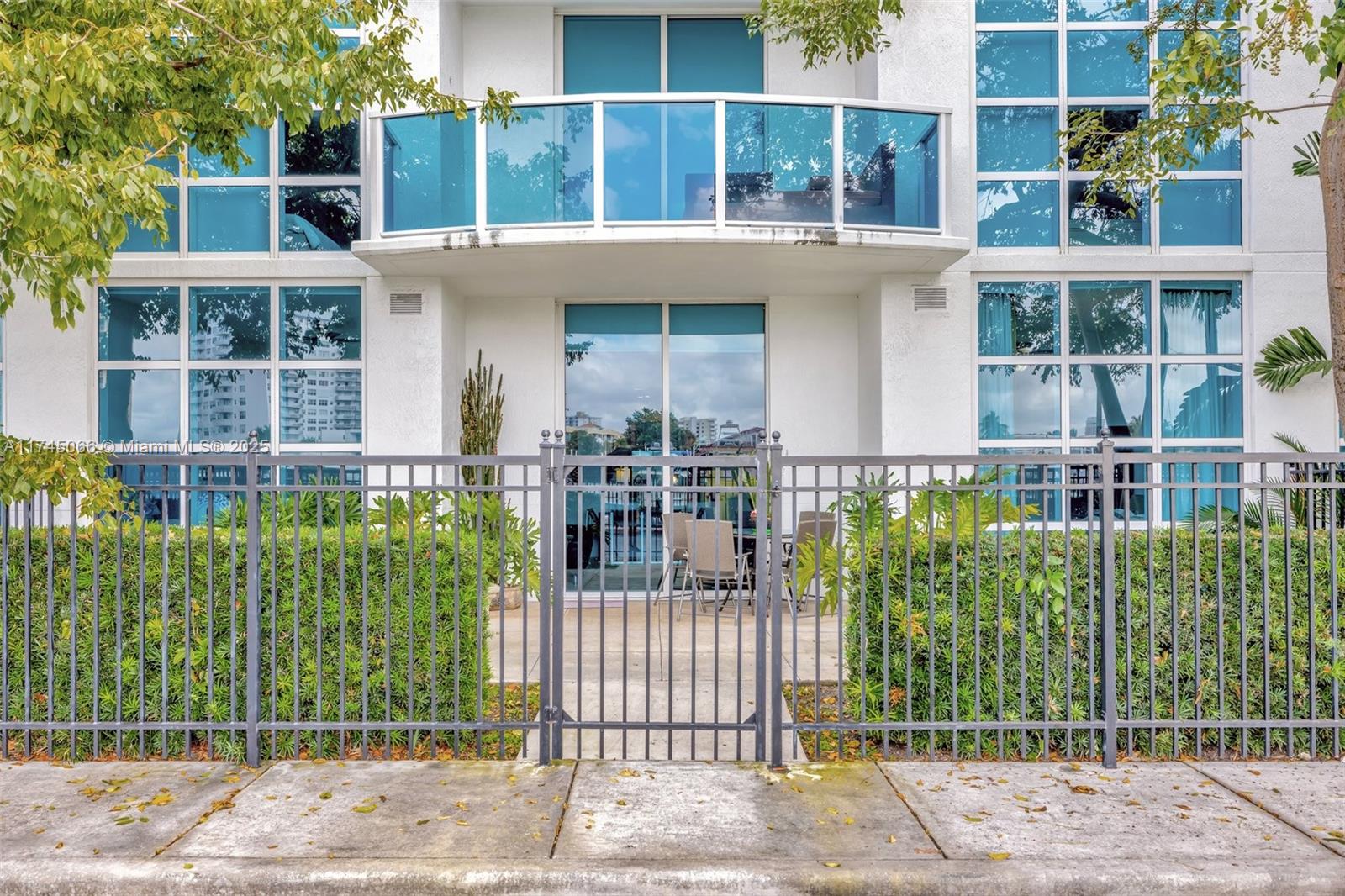 1945 S Ocean Dr # M3