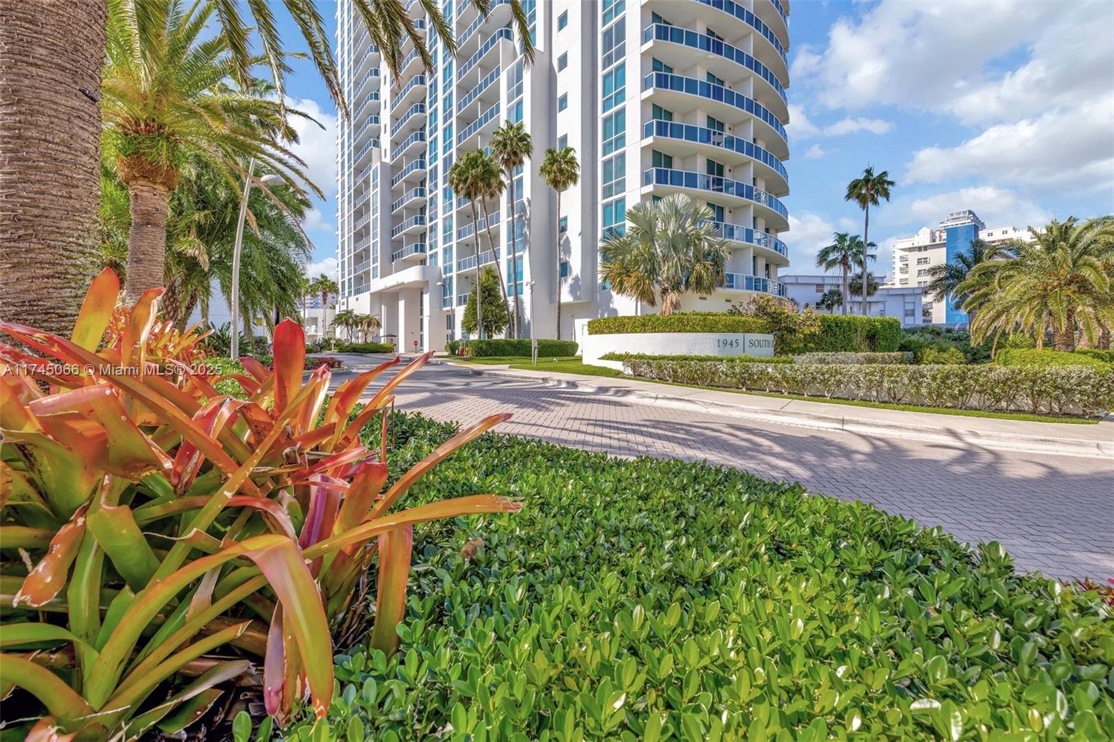 1945 S Ocean Dr # M3