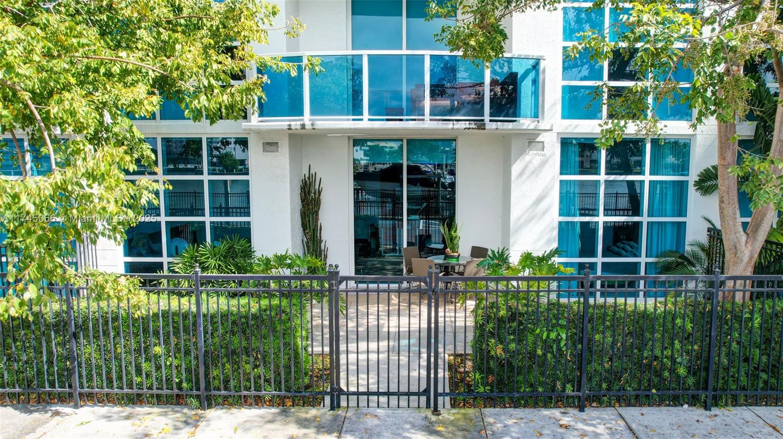 1945 S Ocean Dr # M3
