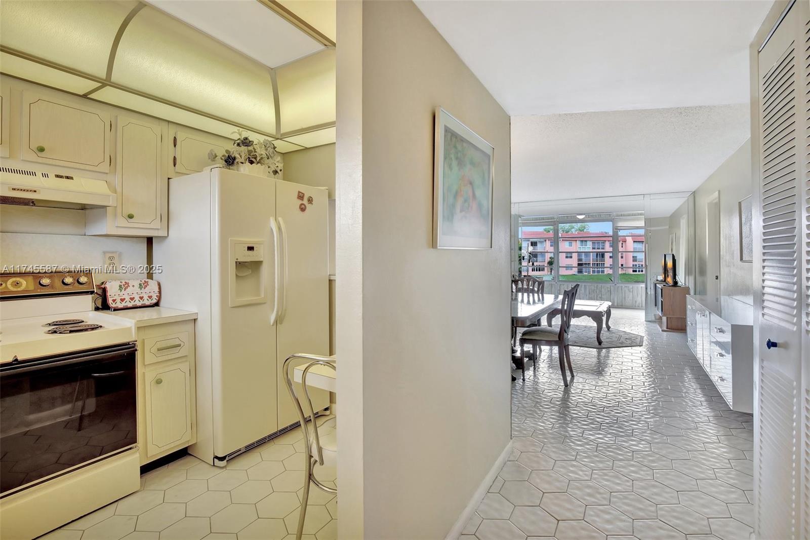 9181 Sunrise Lakes Blvd Unit: 210