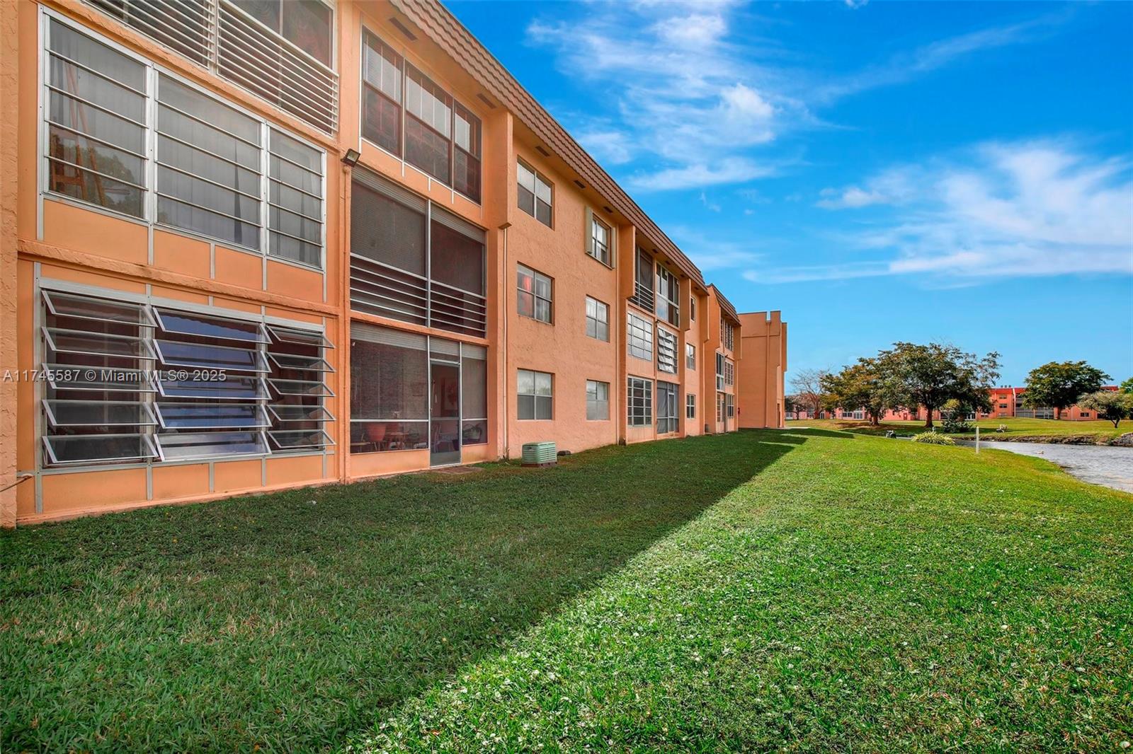 9181 Sunrise Lakes Blvd Unit: 210