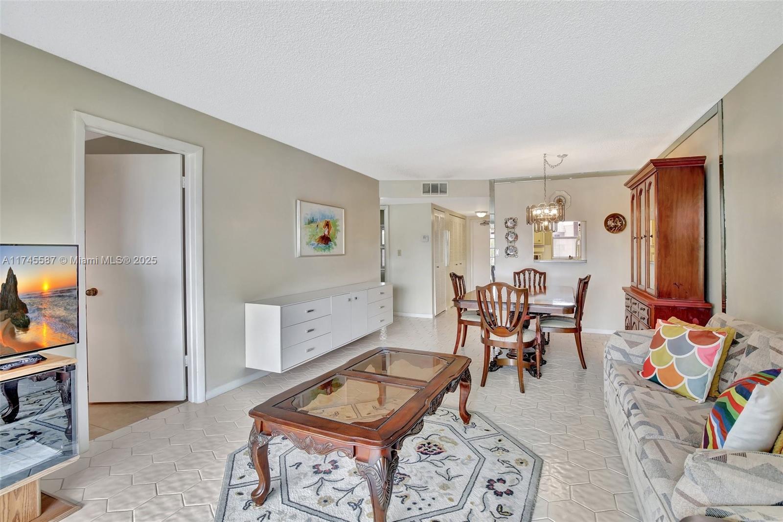 9181 Sunrise Lakes Blvd Unit: 210