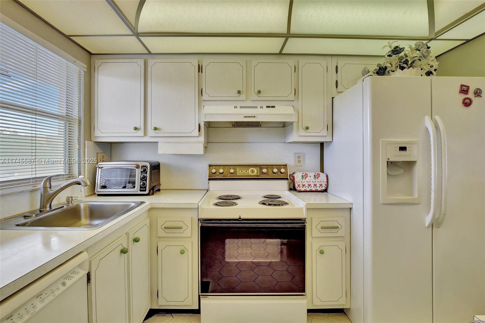 9181 Sunrise Lakes Blvd Unit: 210