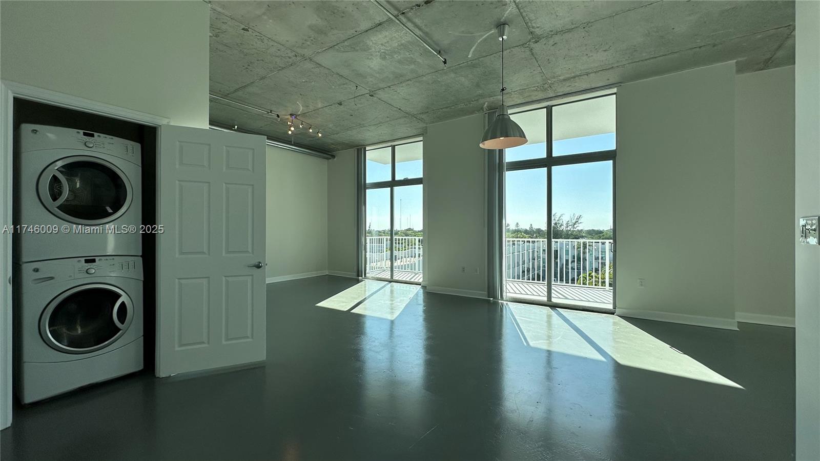 2100 Van Buren St # 522
