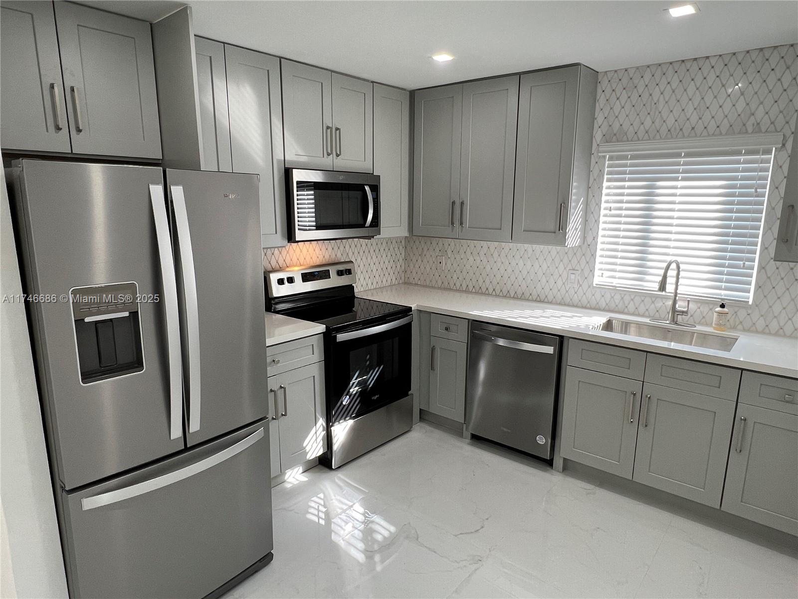 16 SW 5th St # 1