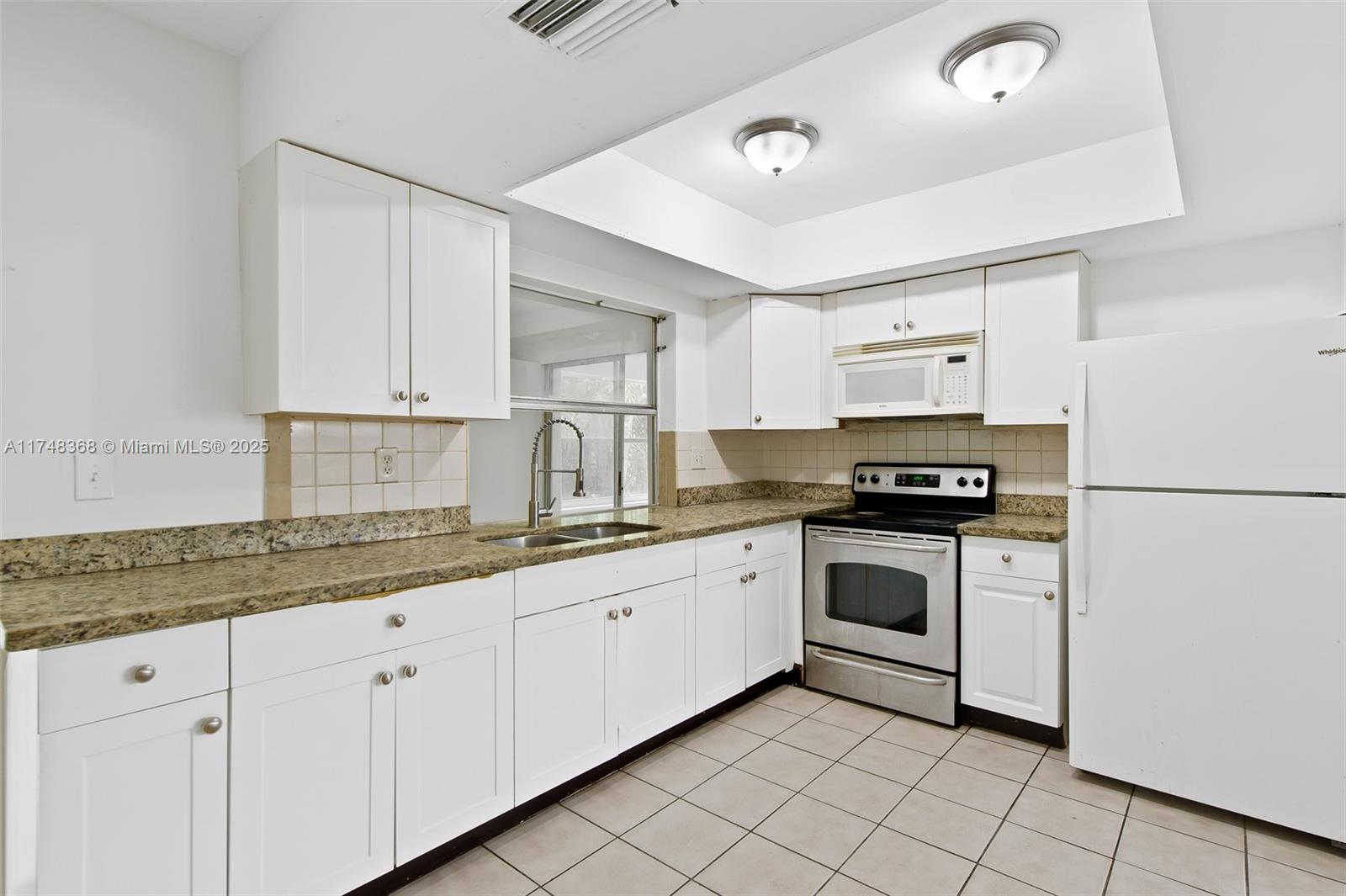 3285 NW 41st St