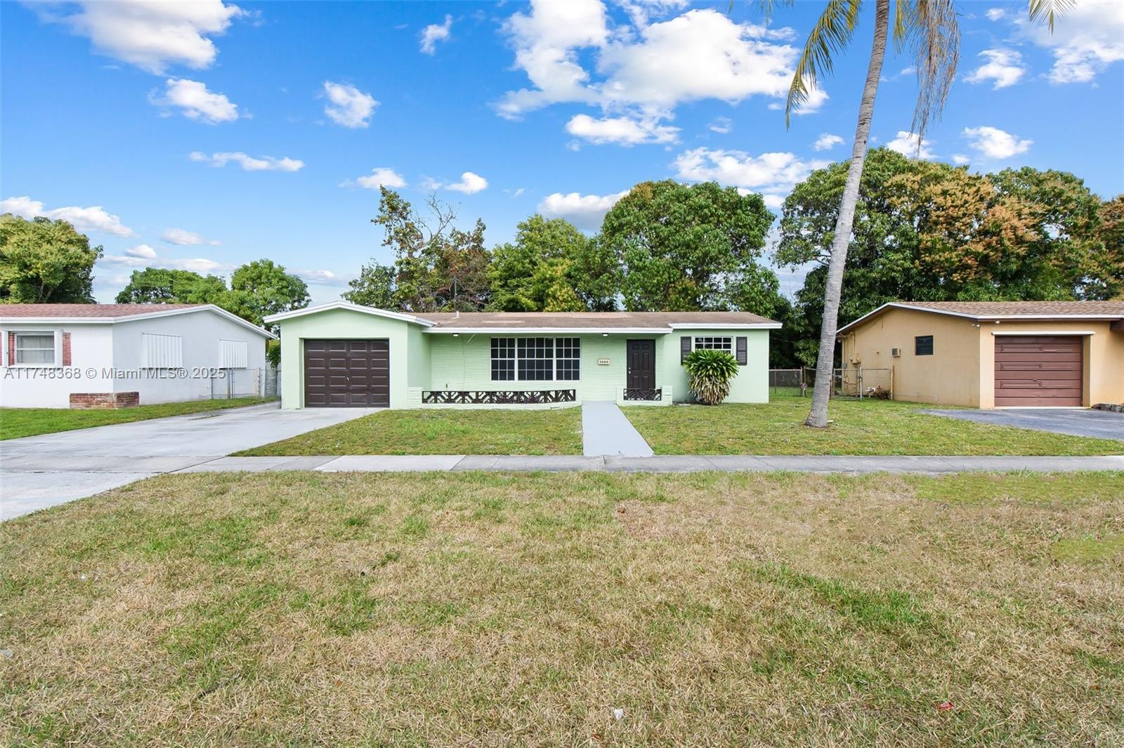 3285 NW 41st St