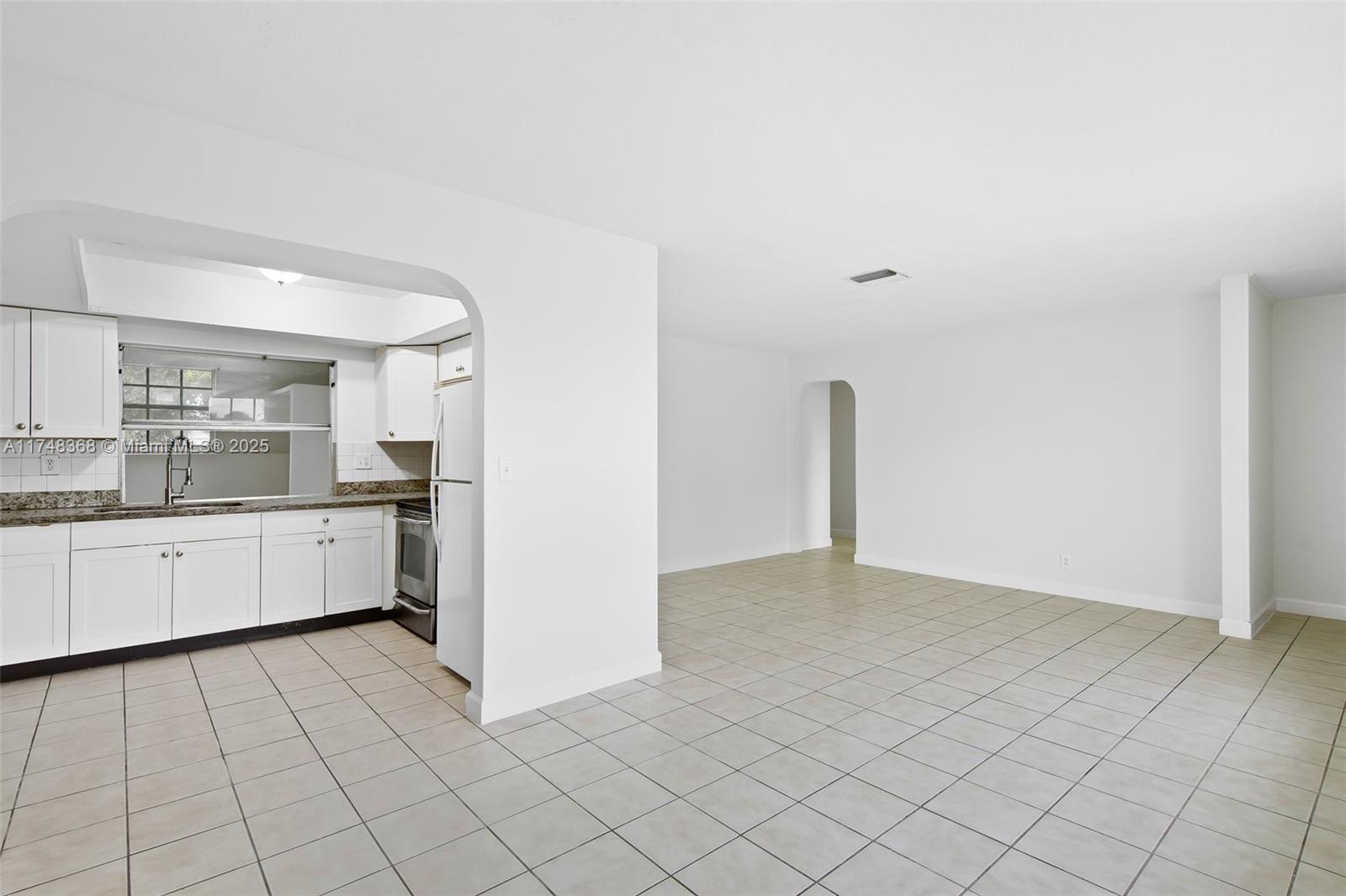 3285 NW 41st St
