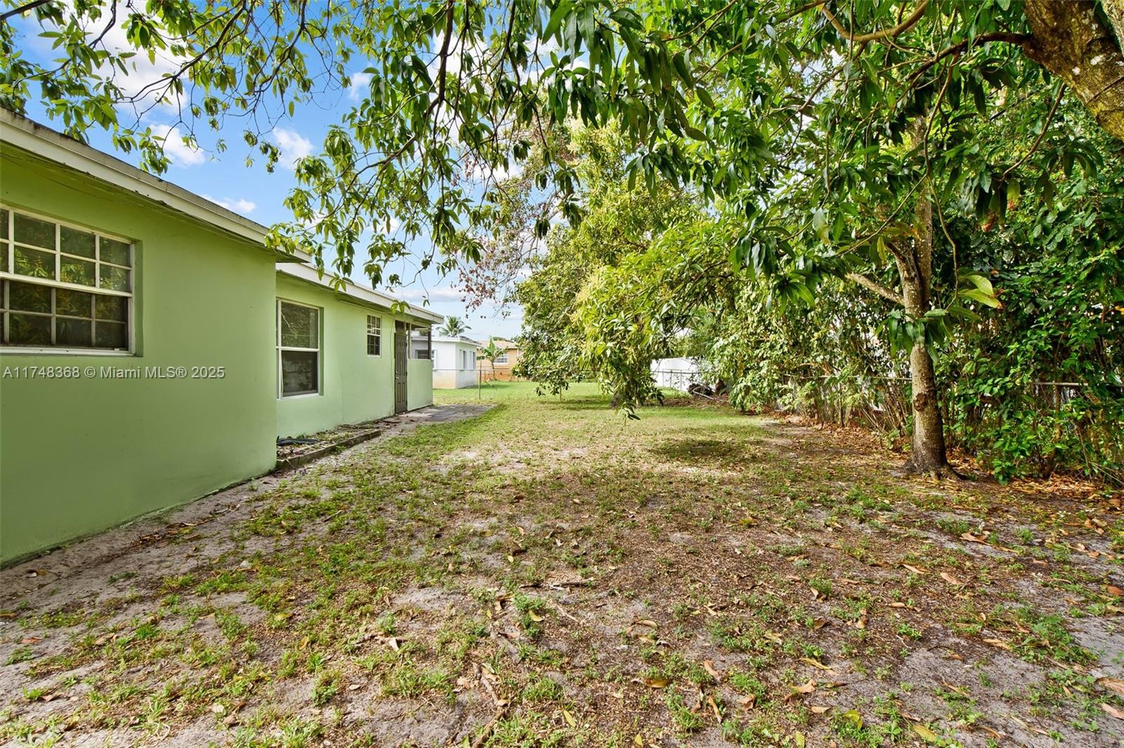 3285 NW 41st St