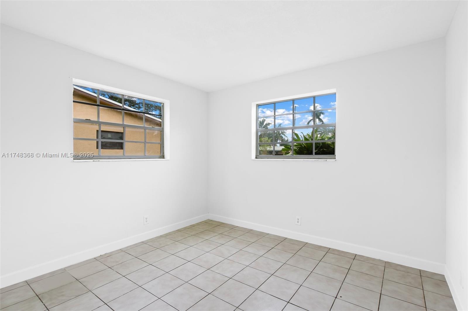 3285 NW 41st St