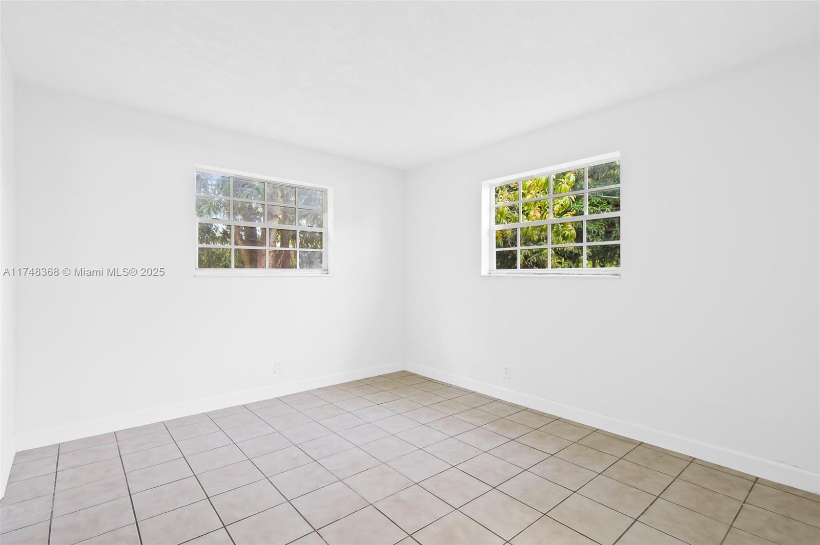 3285 NW 41st St