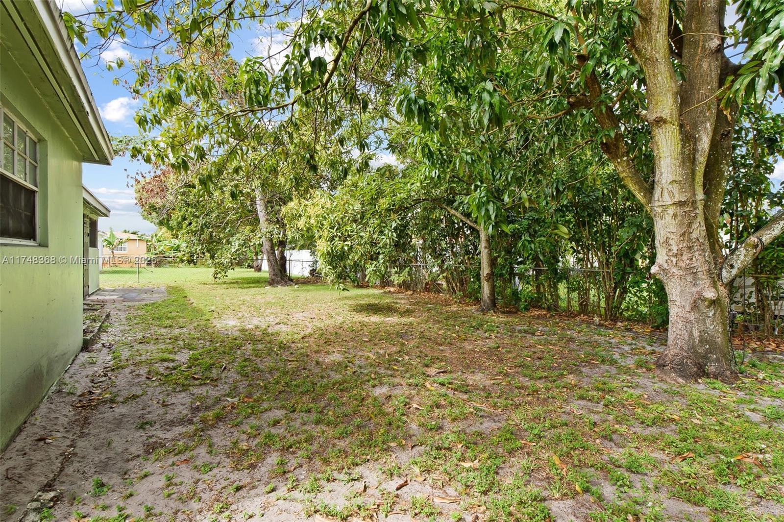 3285 NW 41st St