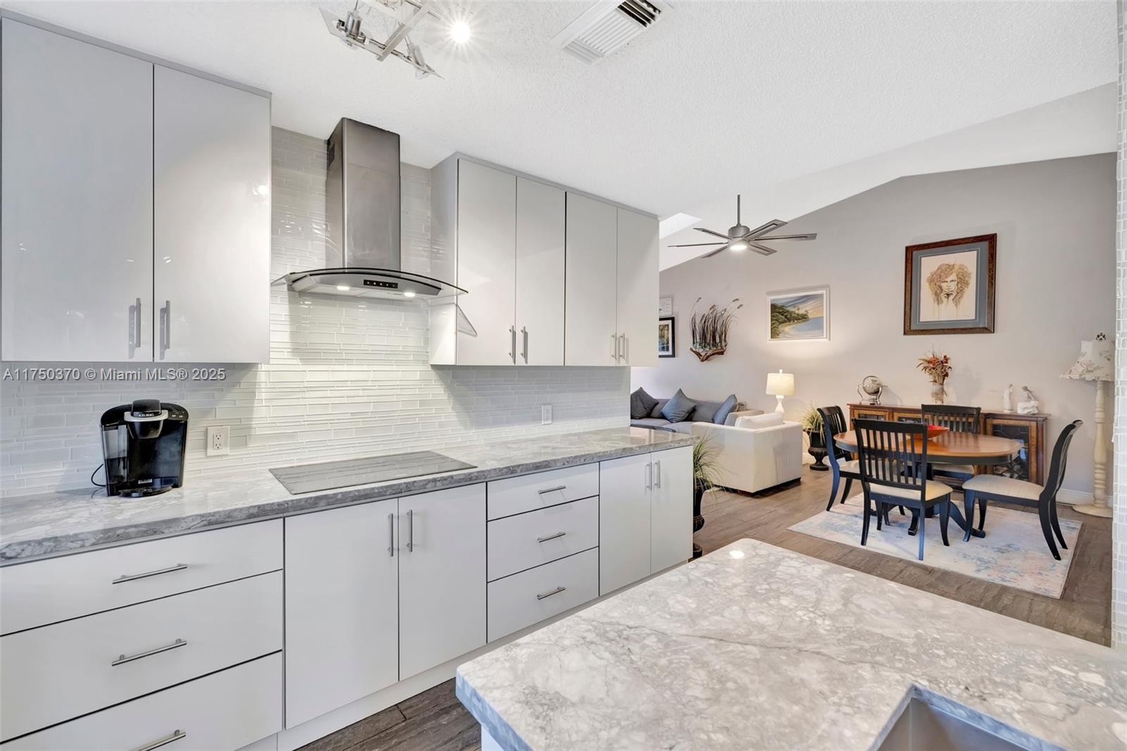 1662 N 14th Ter