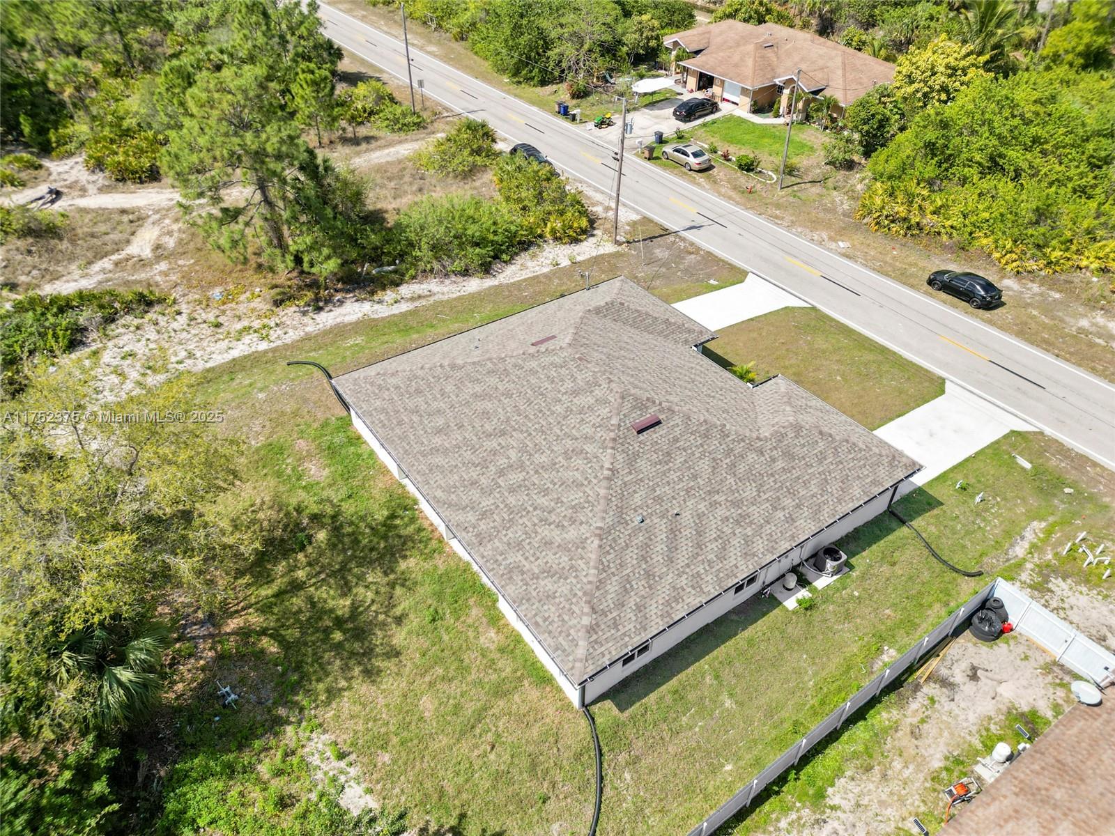1510 E 12 ST
