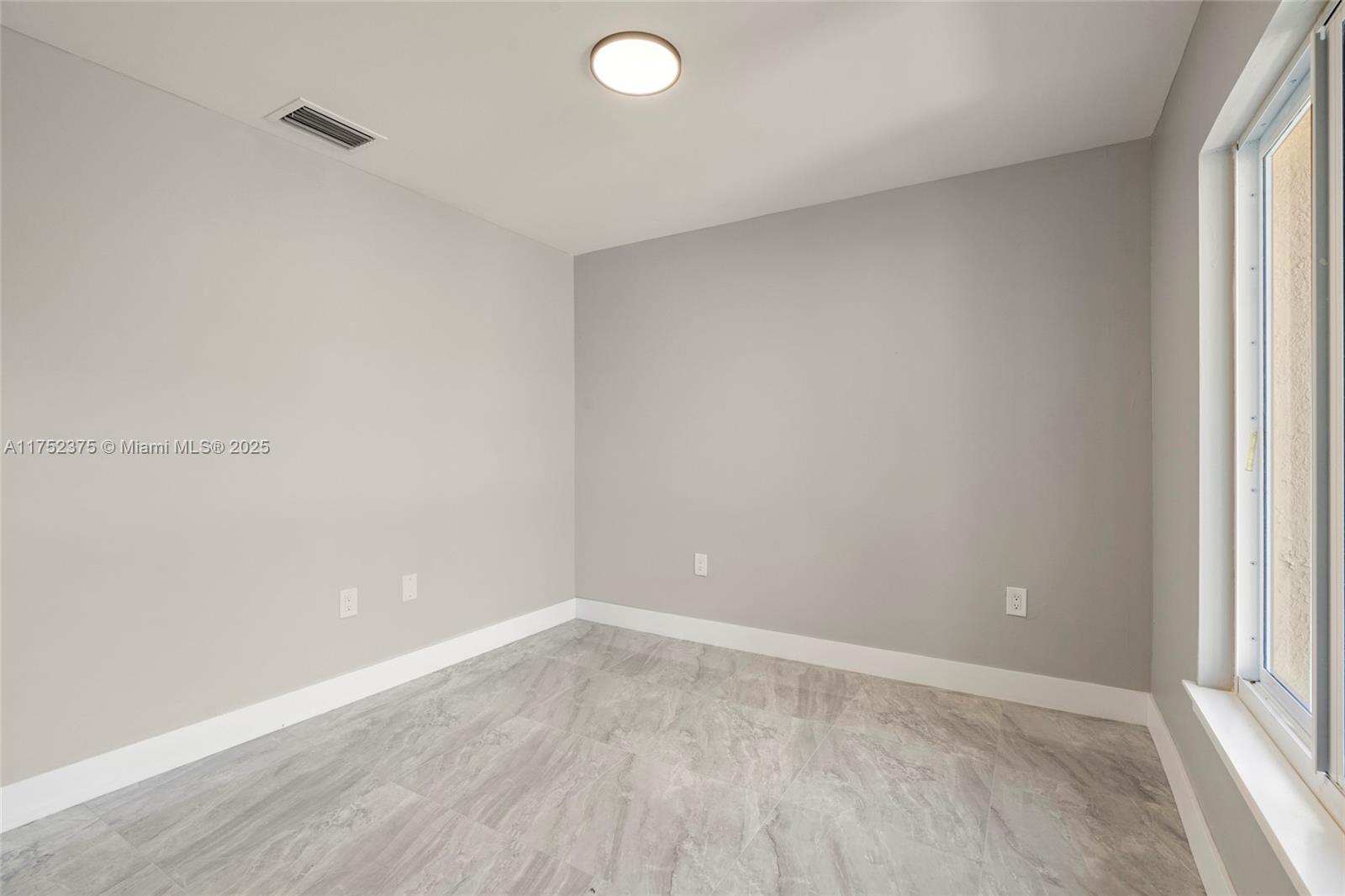 1510 E 12 ST