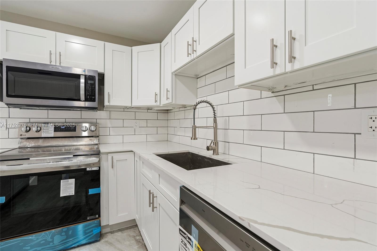 1510 E 12 ST