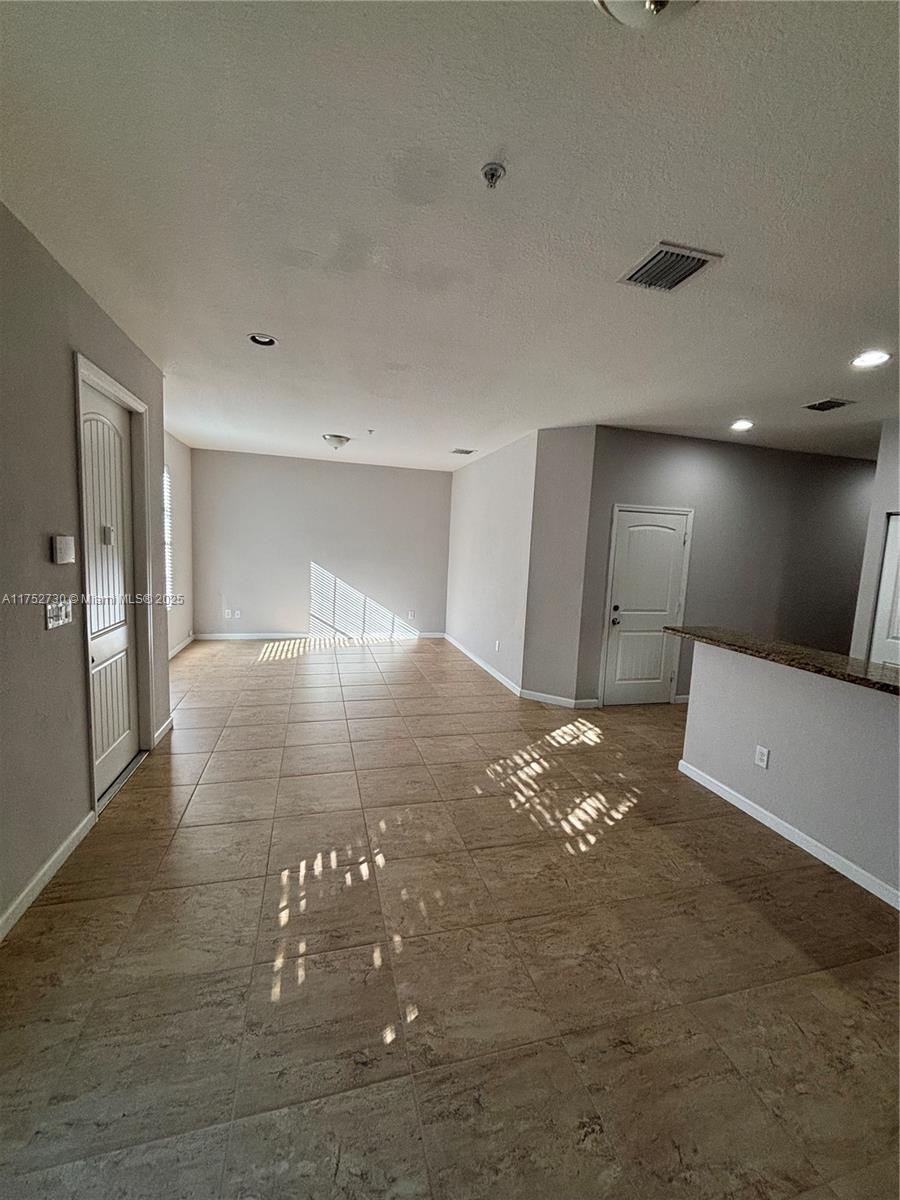 725 SW 3rd Ave # 725