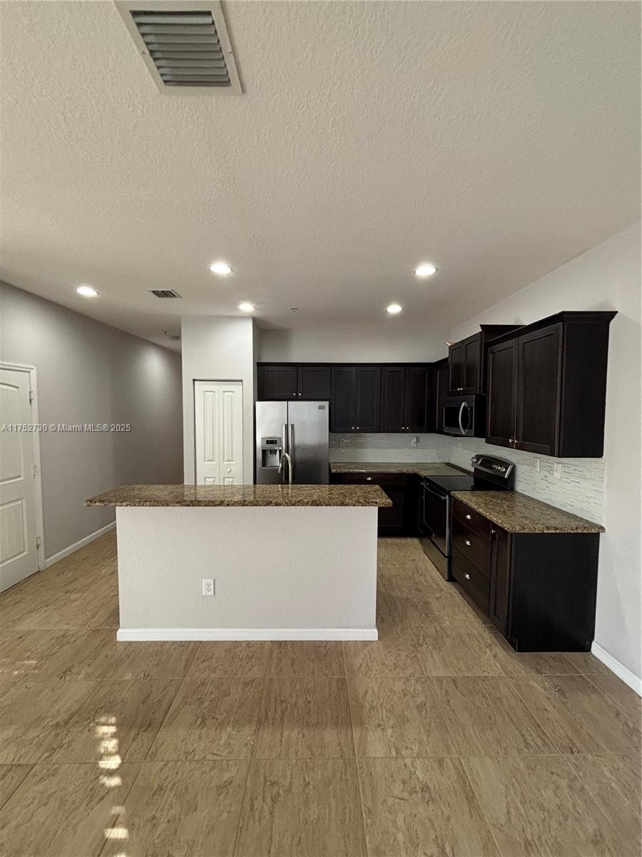 725 SW 3rd Ave # 725