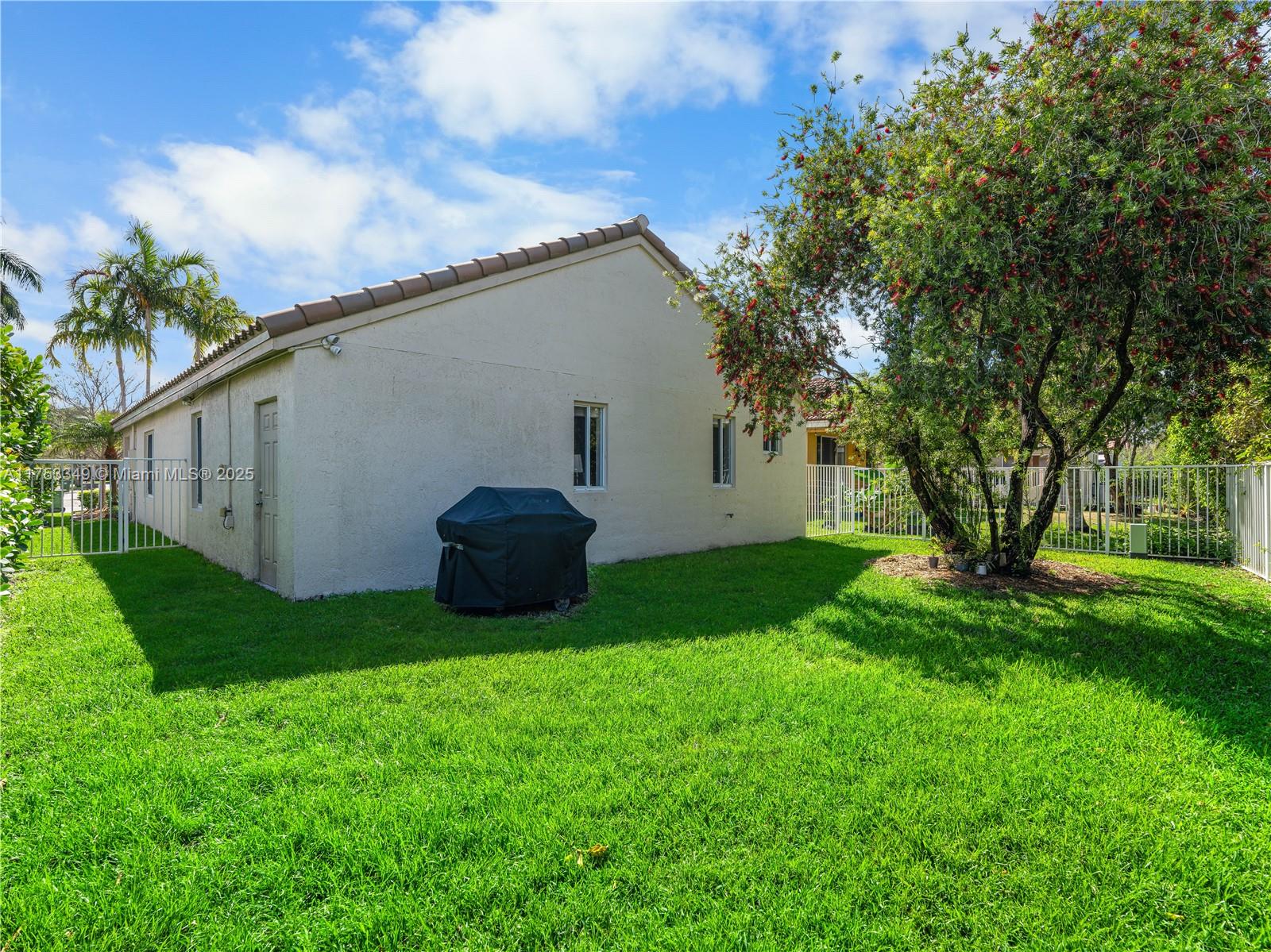 1371 Plumosa Way