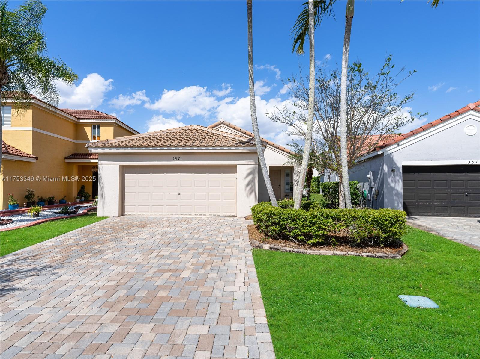 1371 Plumosa Way