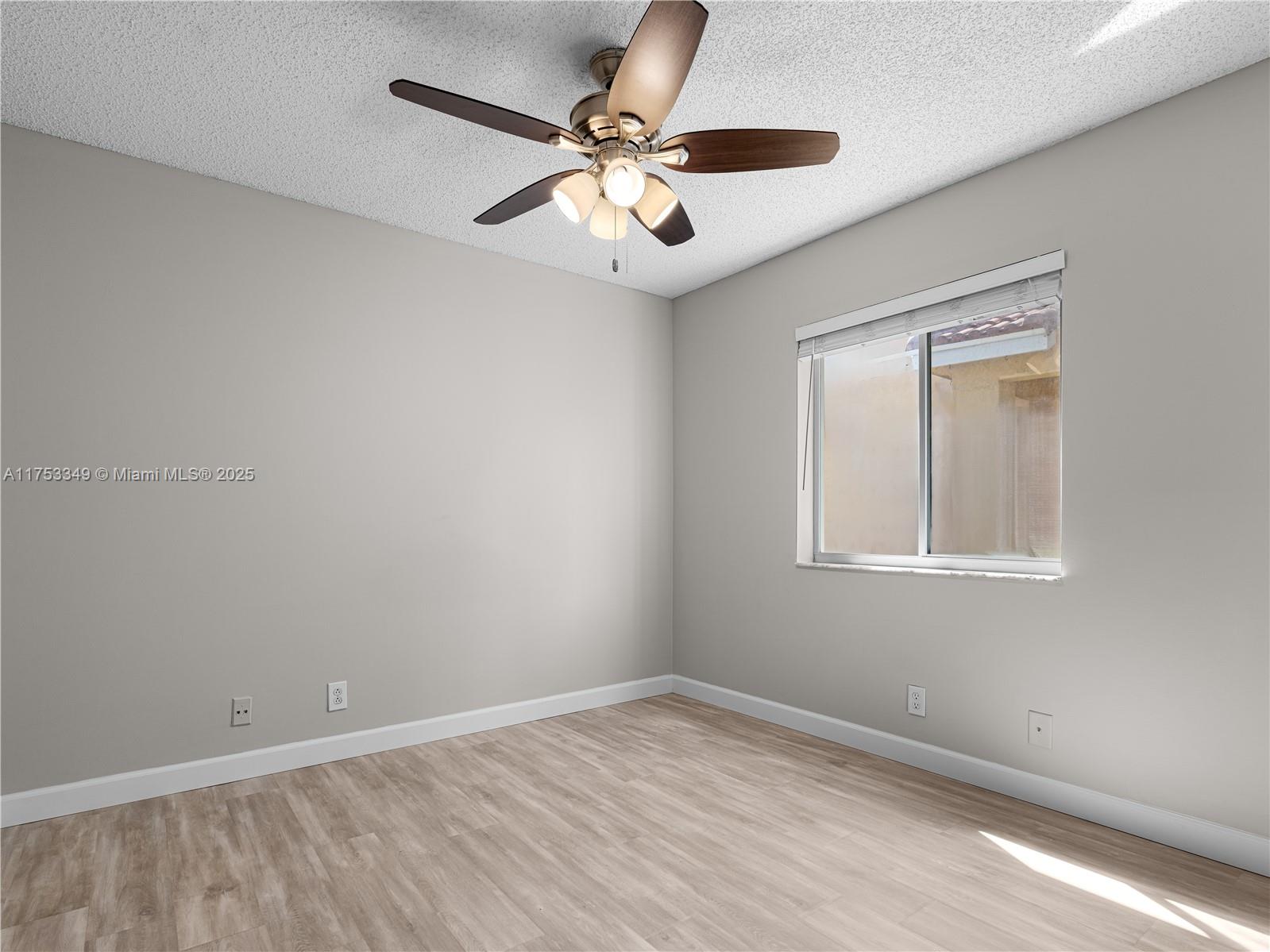 1371 Plumosa Way