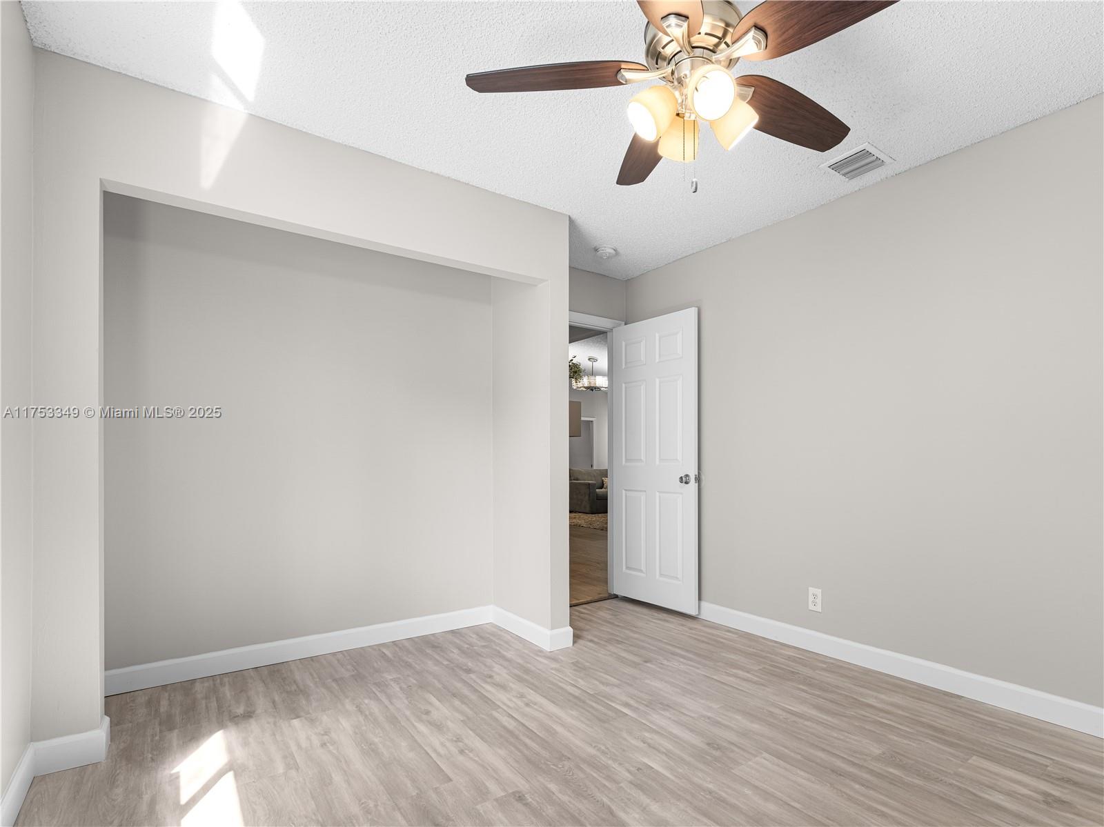 1371 Plumosa Way