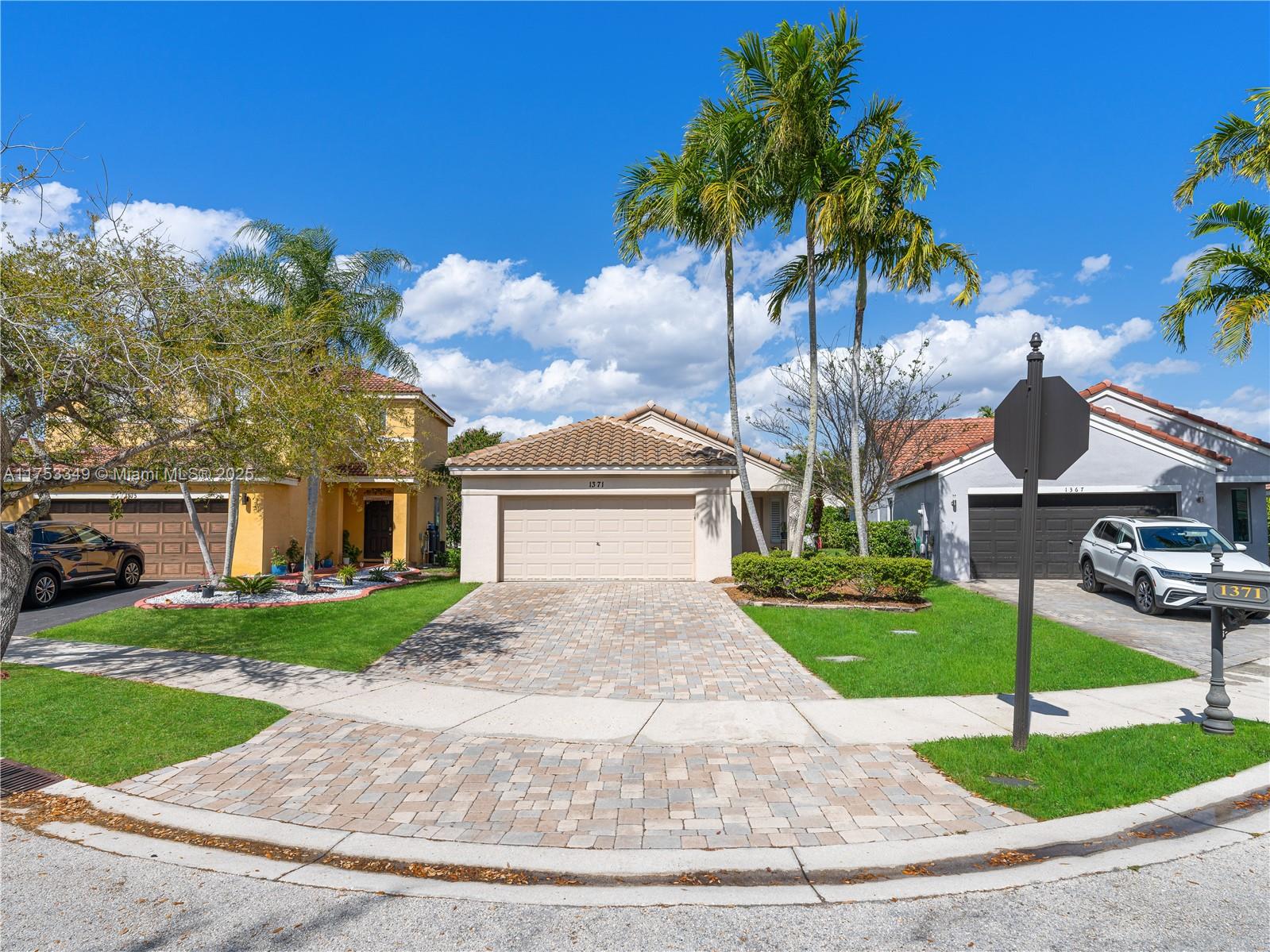 1371 Plumosa Way