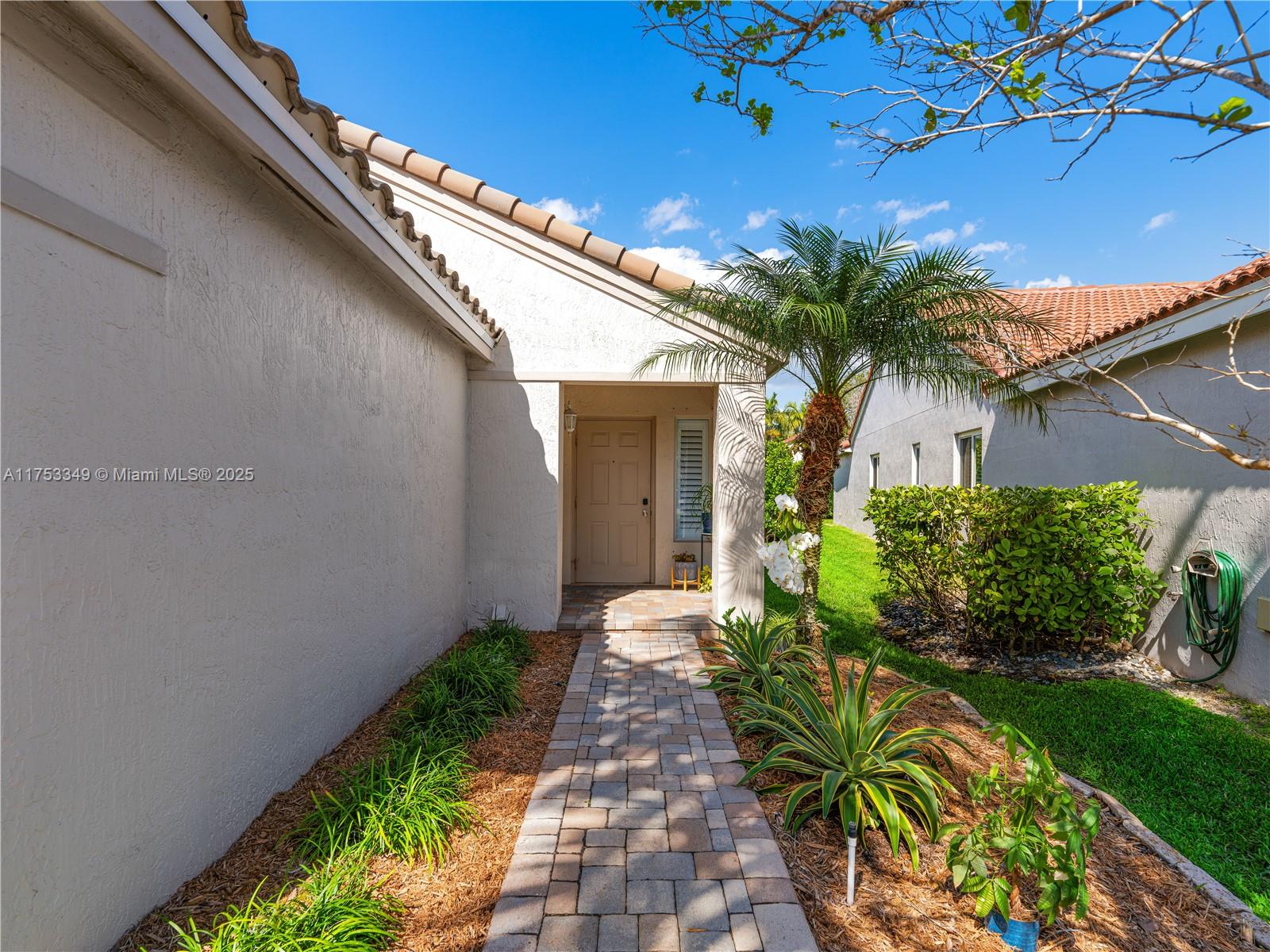 1371 Plumosa Way