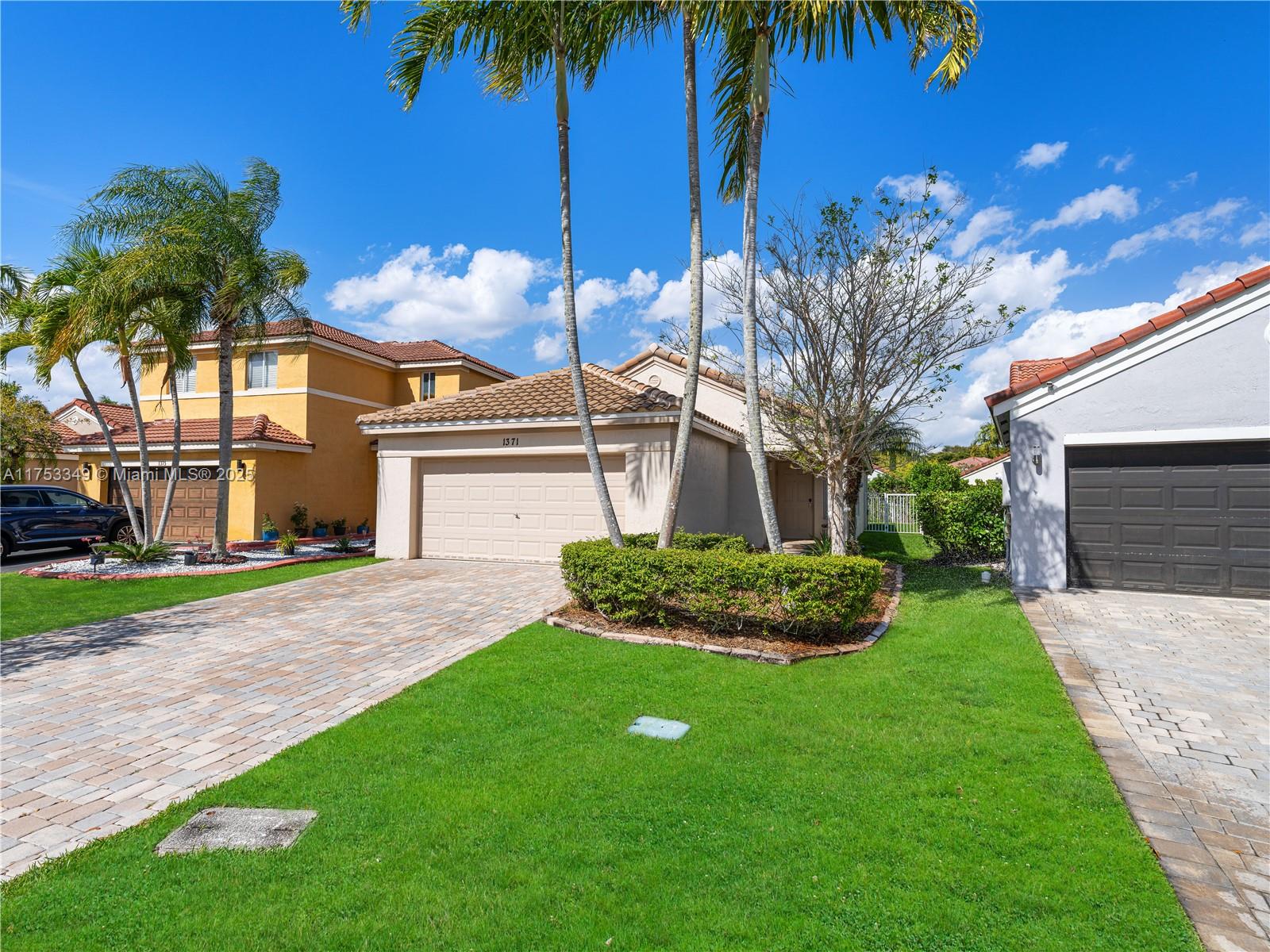 1371 Plumosa Way