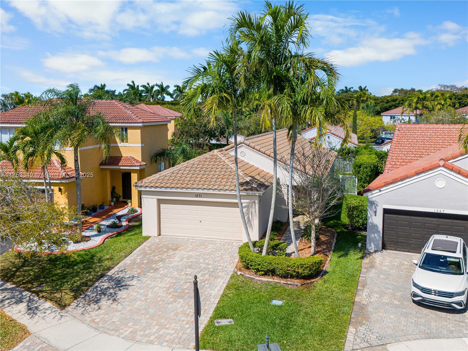 1371 Plumosa Way