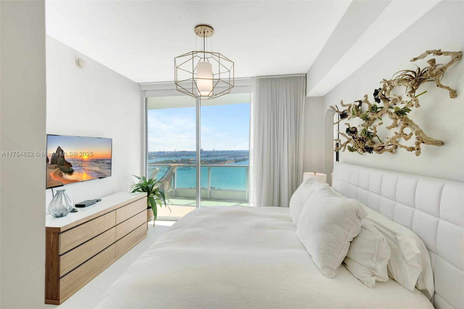 900 Biscayne Blvd # 3303