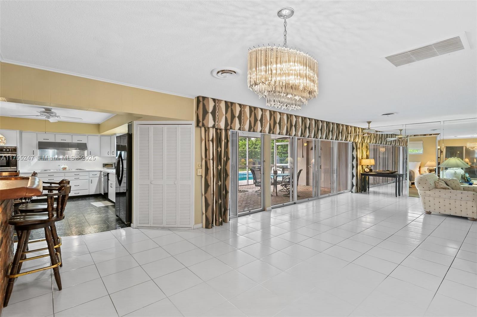 600 N 44th Ave