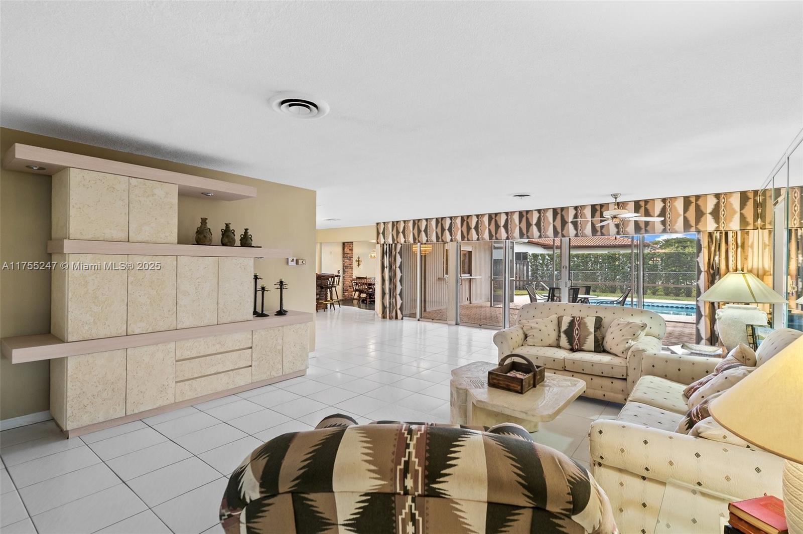 600 N 44th Ave