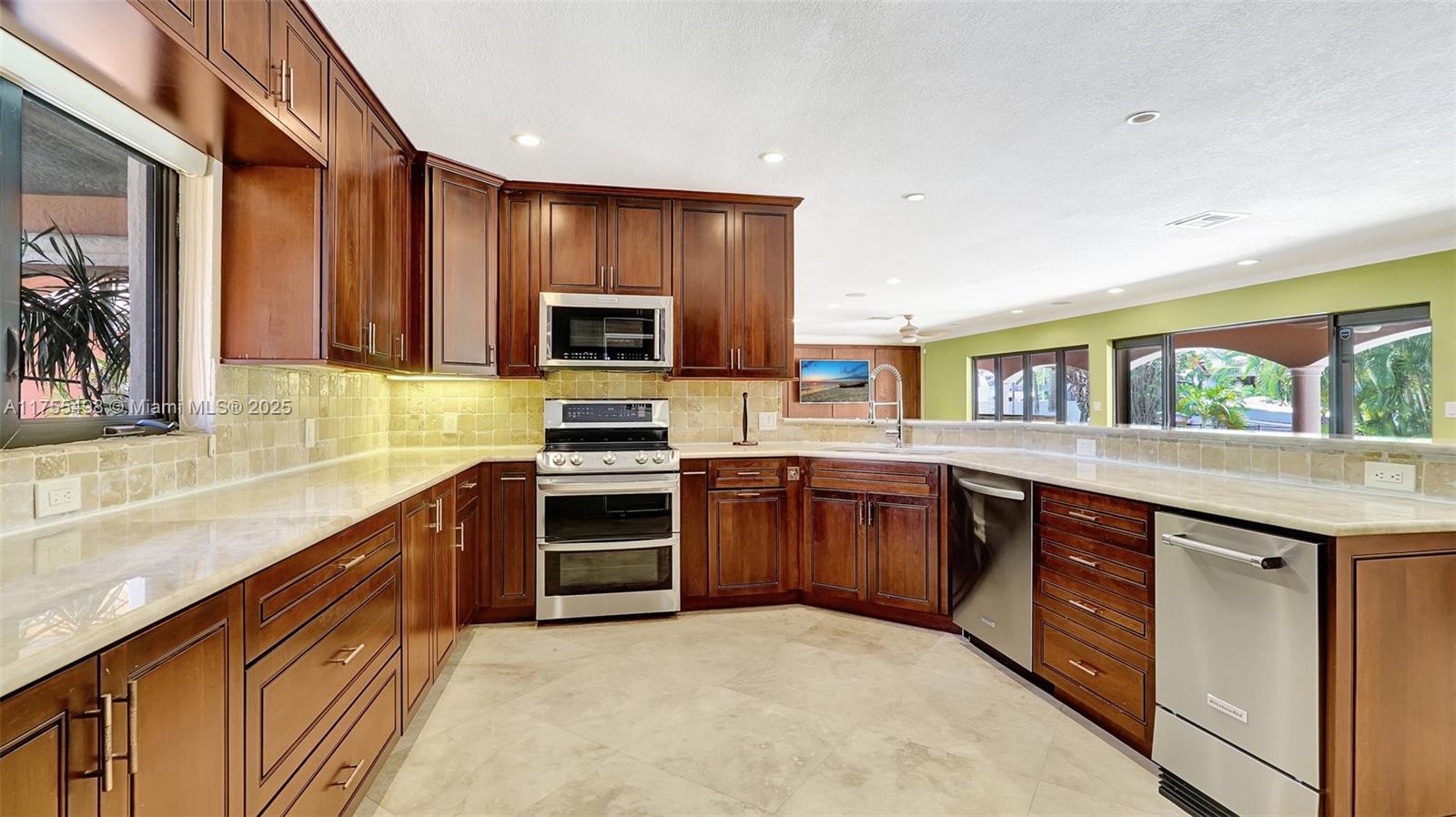 515 Lido Dr