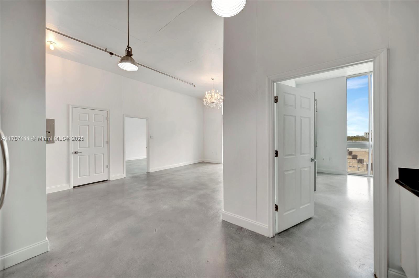 2100 Van Buren St # 520