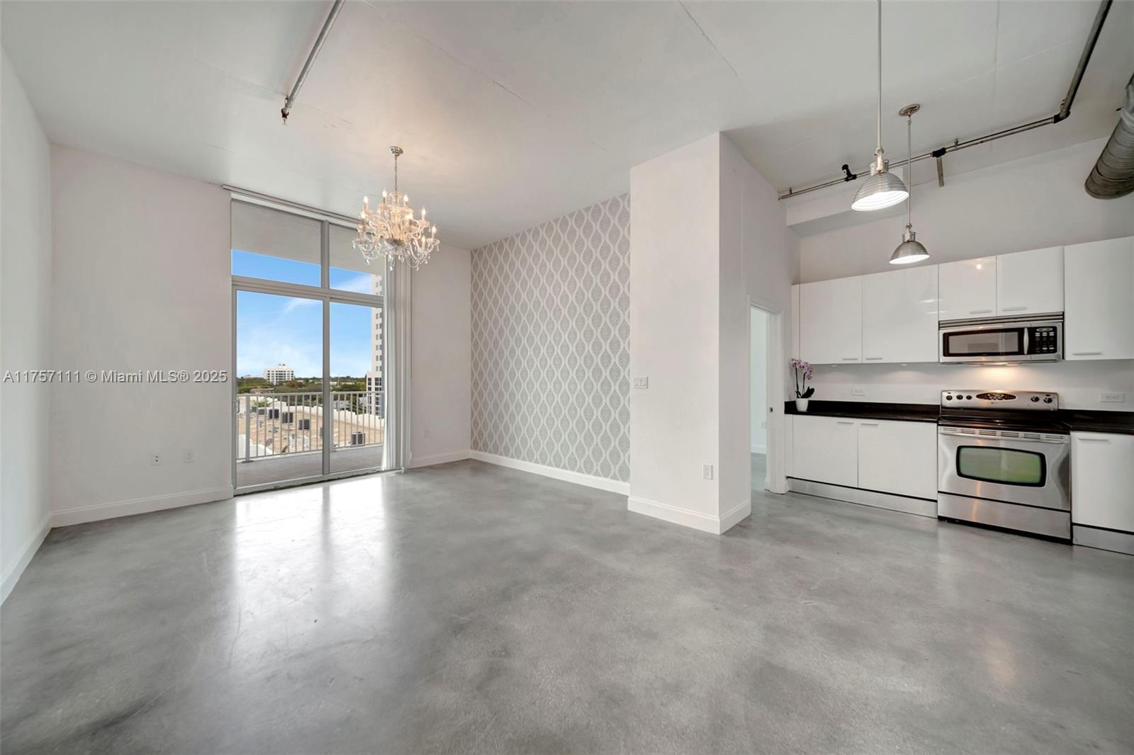 2100 Van Buren St # 520