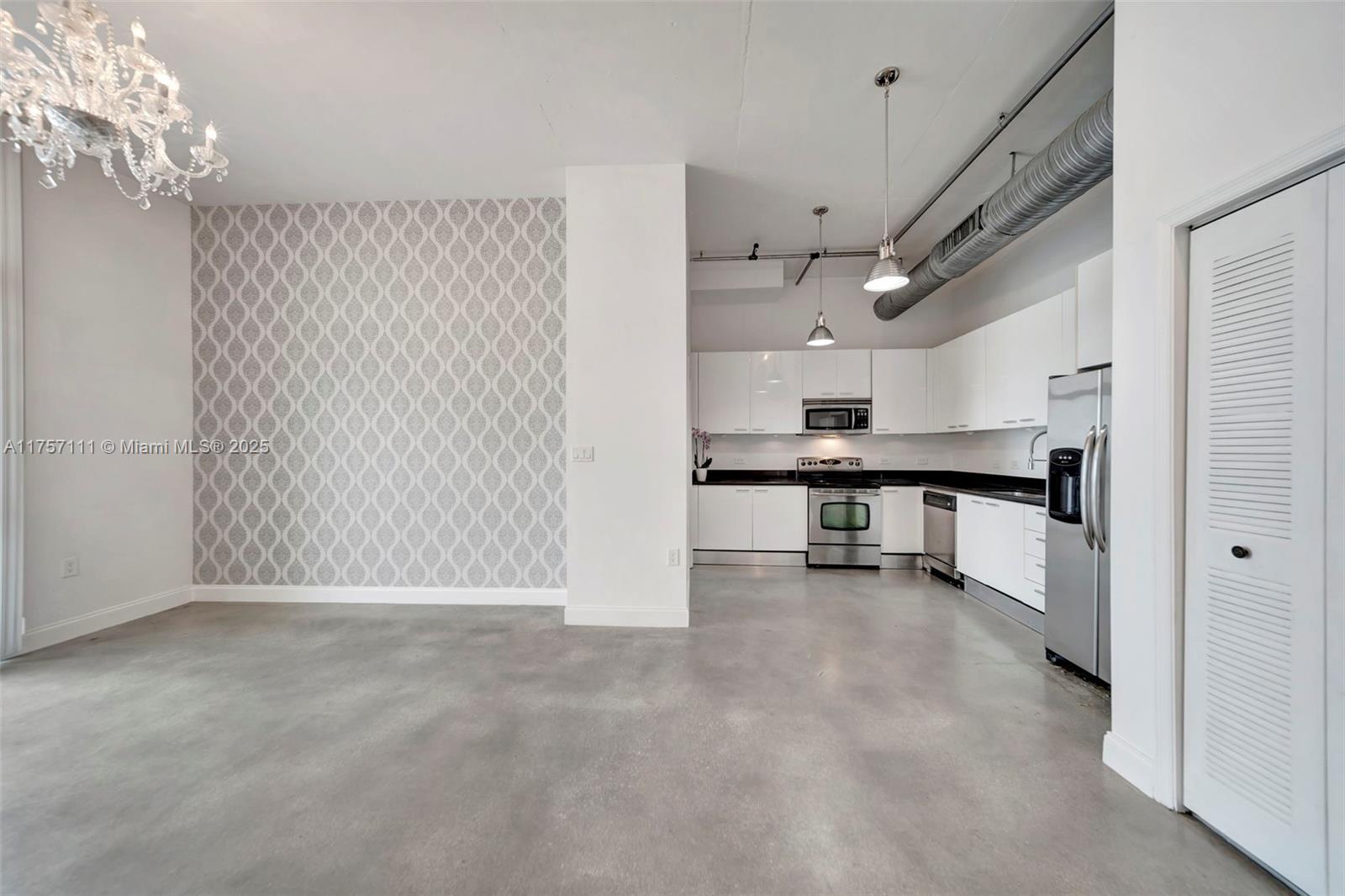 2100 Van Buren St # 520