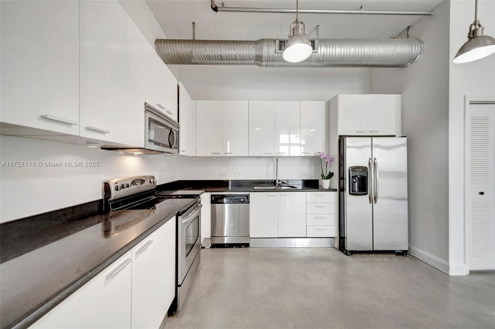 2100 Van Buren St # 520