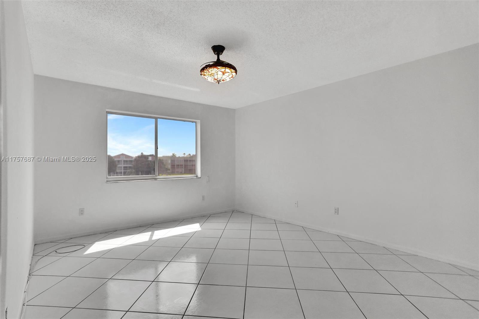 7520 N Devon Dr Unit: BUILDING H 3RD FLOOR