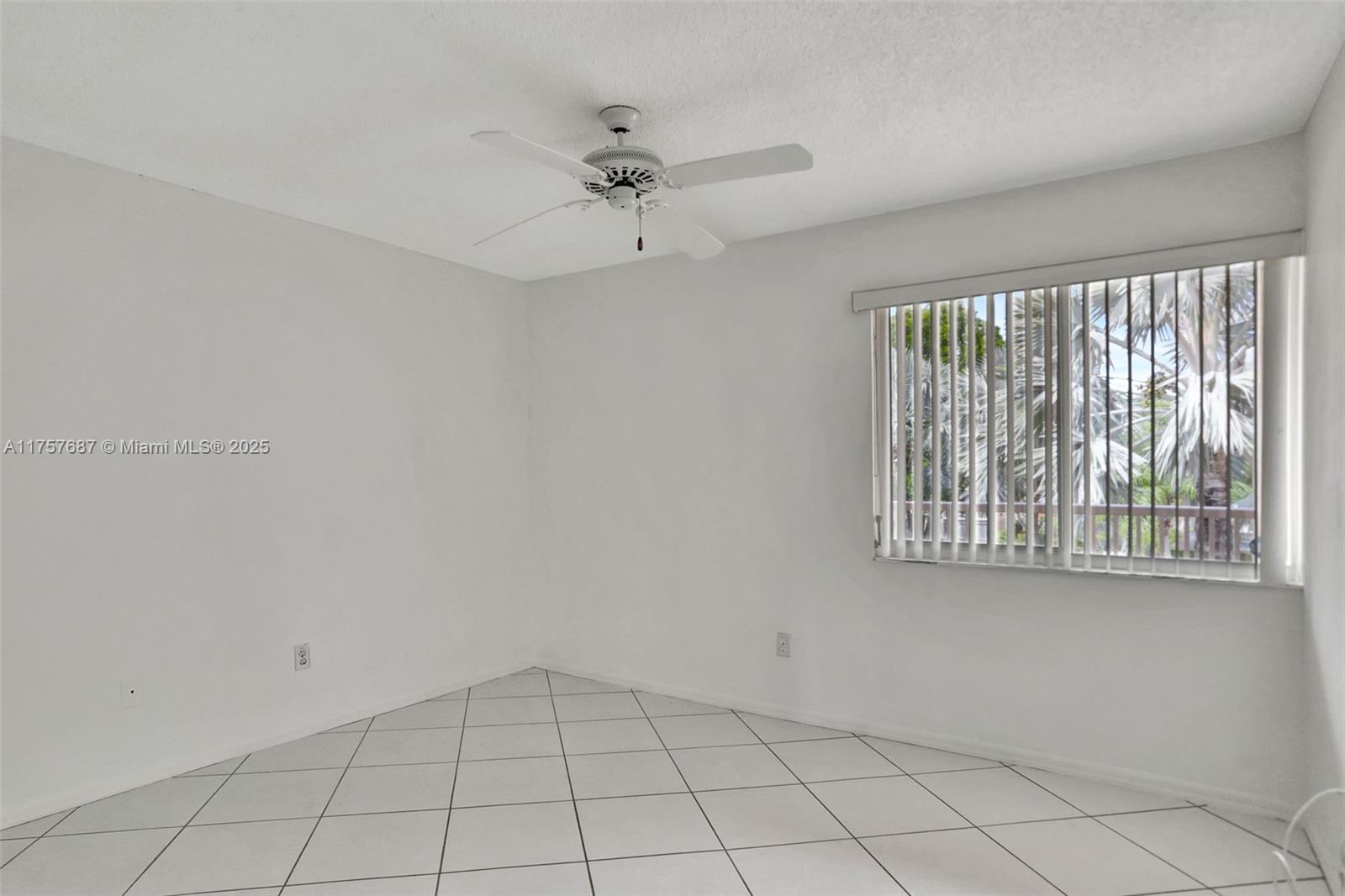 7520 N Devon Dr Unit: BUILDING H 3RD FLOOR