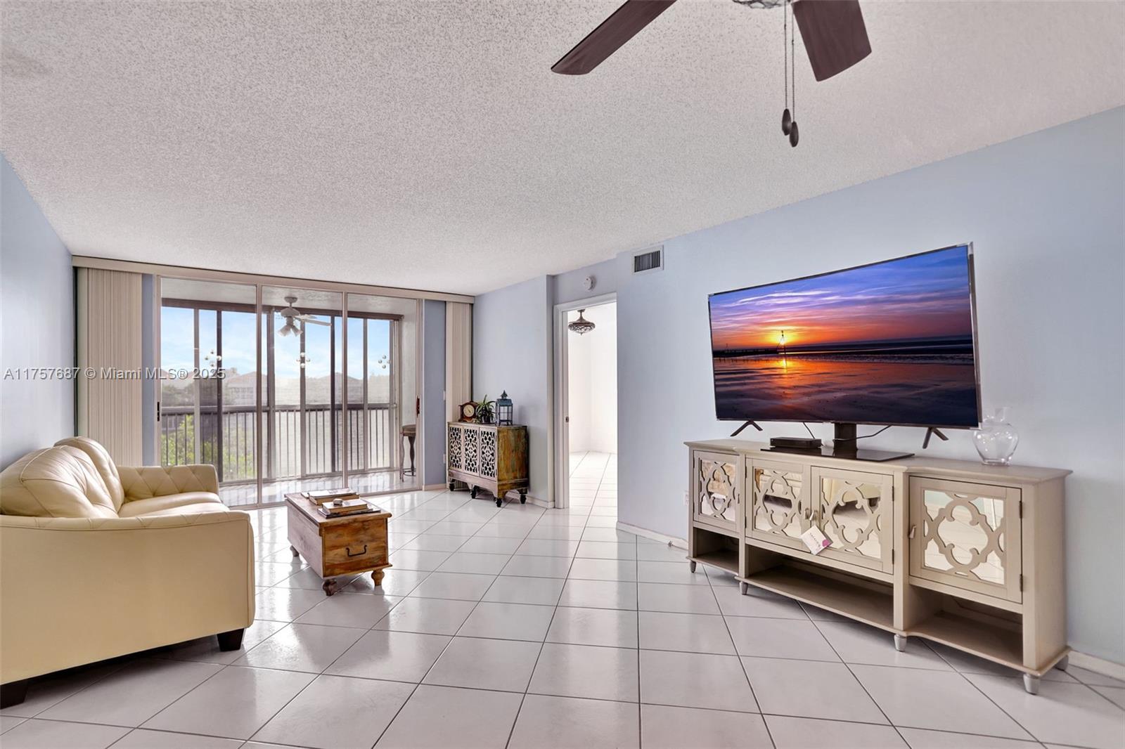 7520 N Devon Dr Unit: BUILDING H 3RD FLOOR