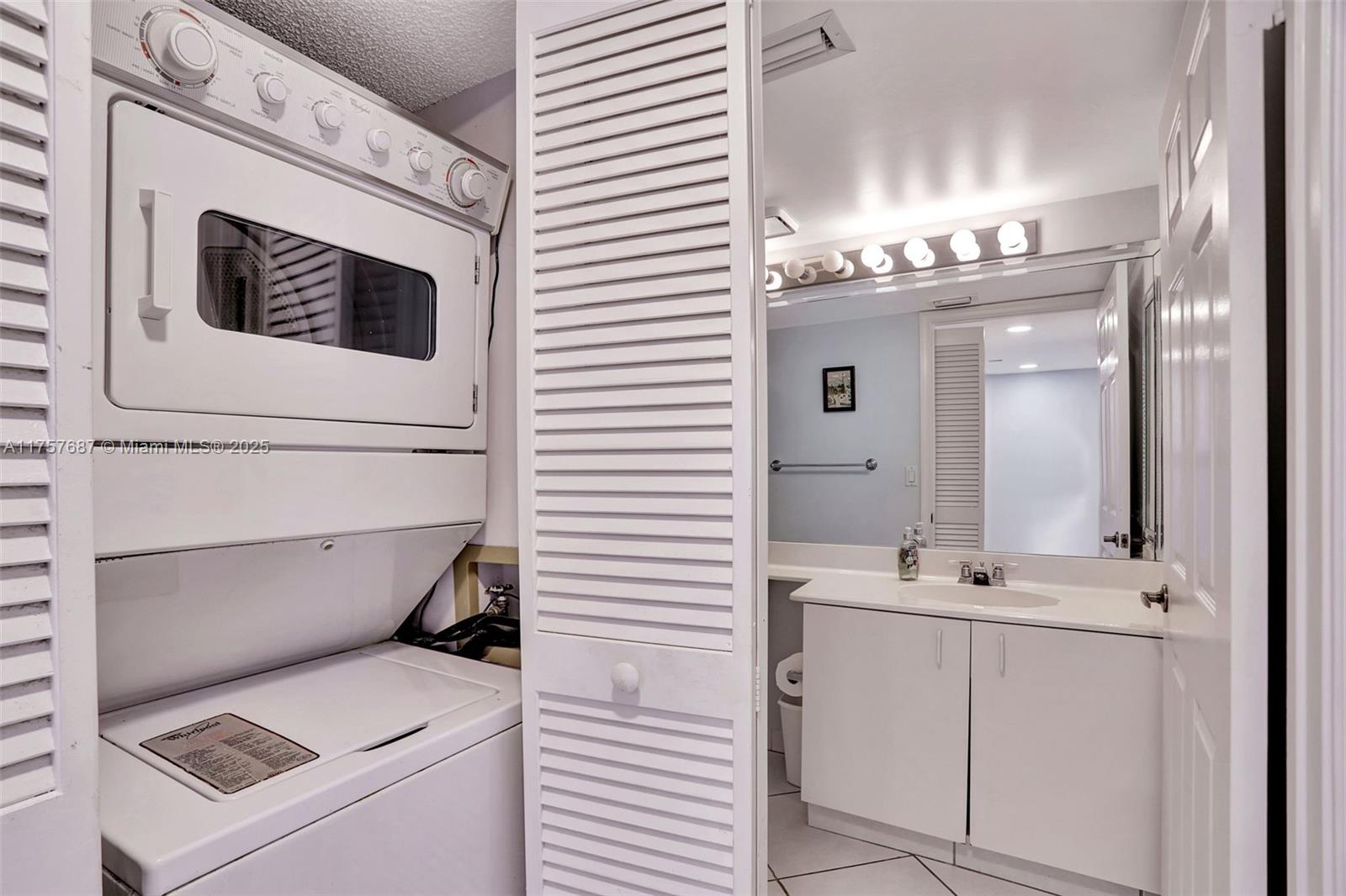 7520 N Devon Dr Unit: BUILDING H 3RD FLOOR
