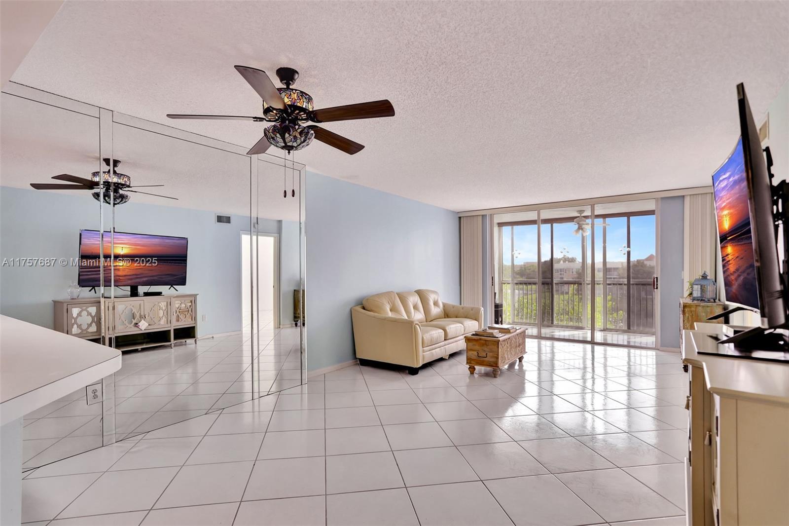 7520 N Devon Dr Unit: BUILDING H 3RD FLOOR